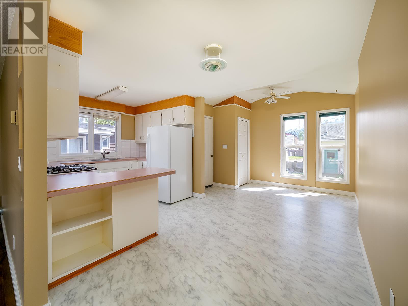 710 8th Street, Golden, British Columbia  V0A 1H0 - Photo 7 - 10348325