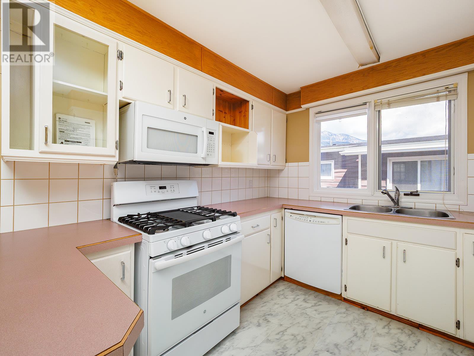 710 8th Street, Golden, British Columbia  V0A 1H0 - Photo 8 - 10348325
