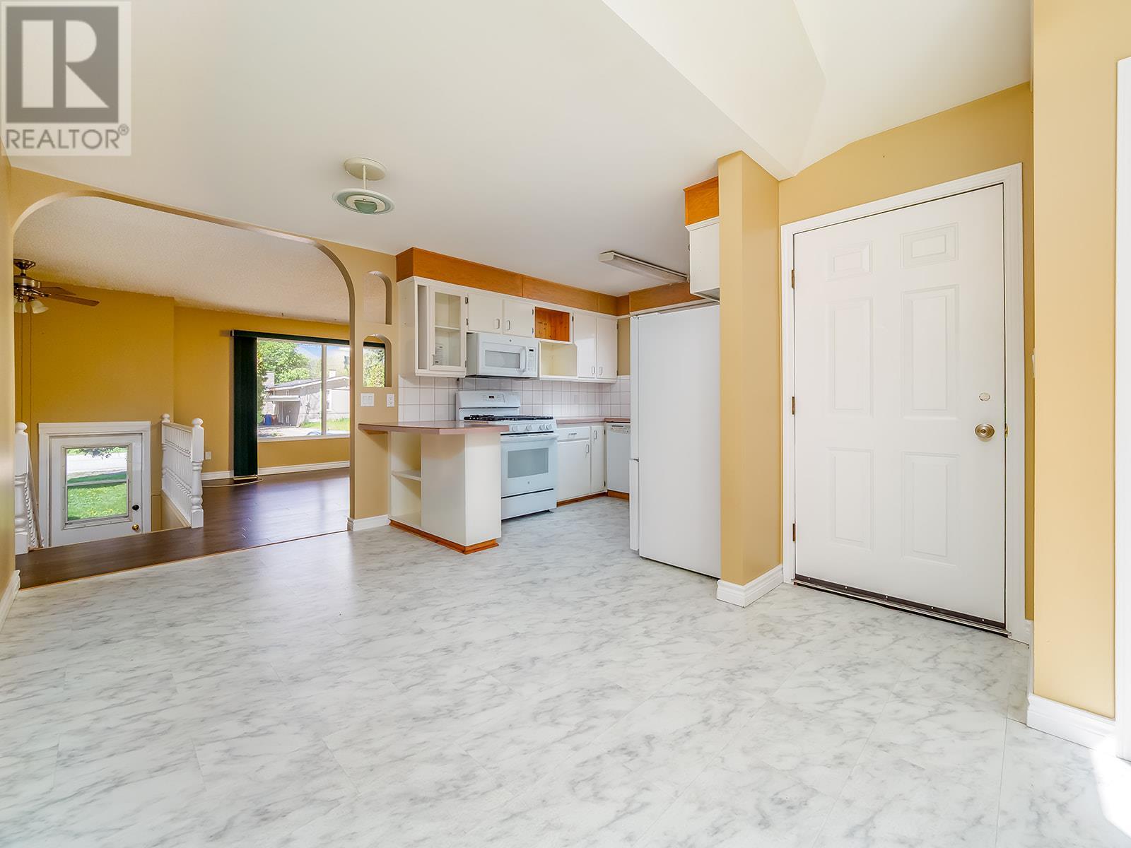 710 8th Street, Golden, British Columbia  V0A 1H0 - Photo 9 - 10348325