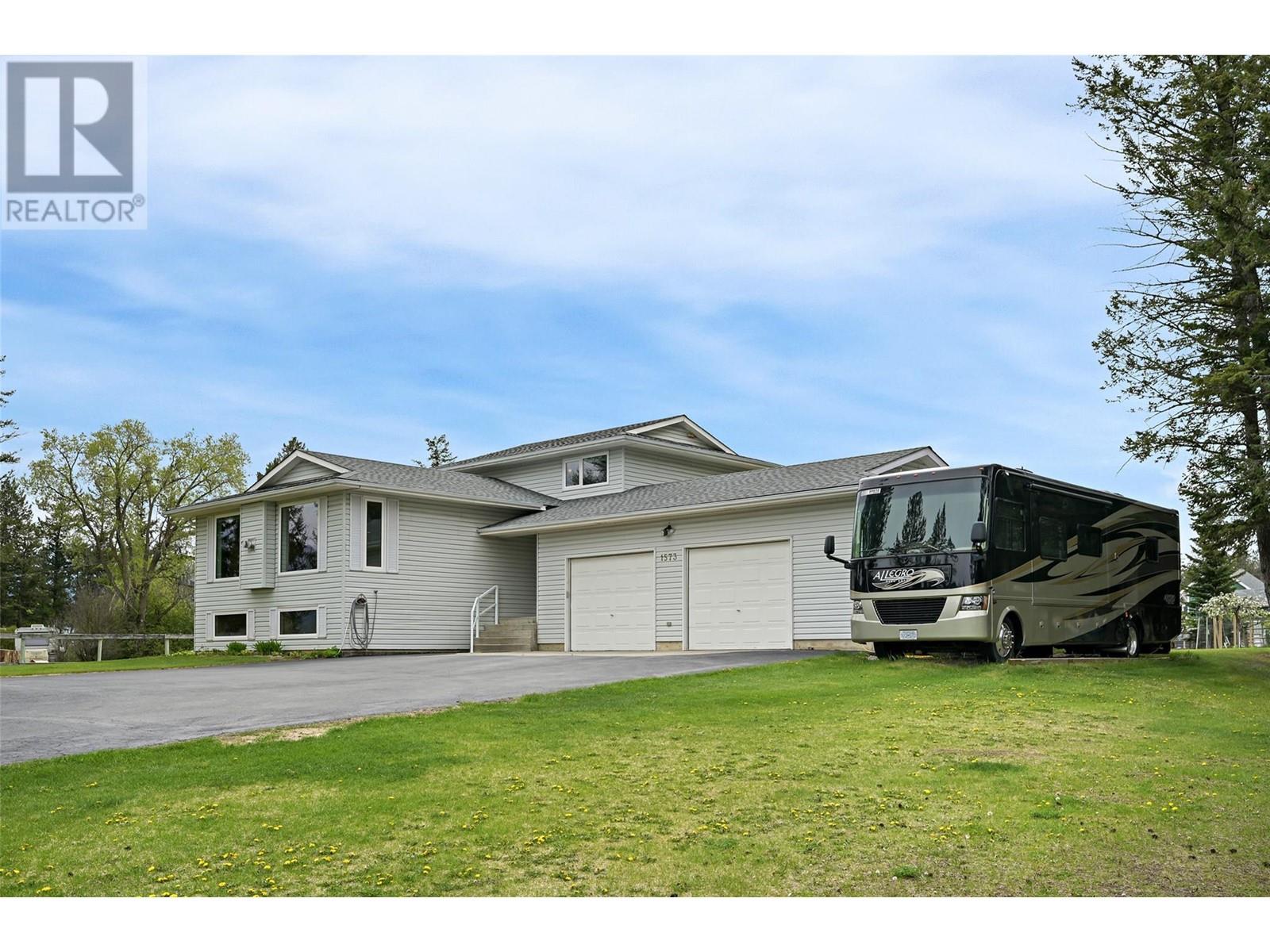 1573 10 Street, Invermere, British Columbia