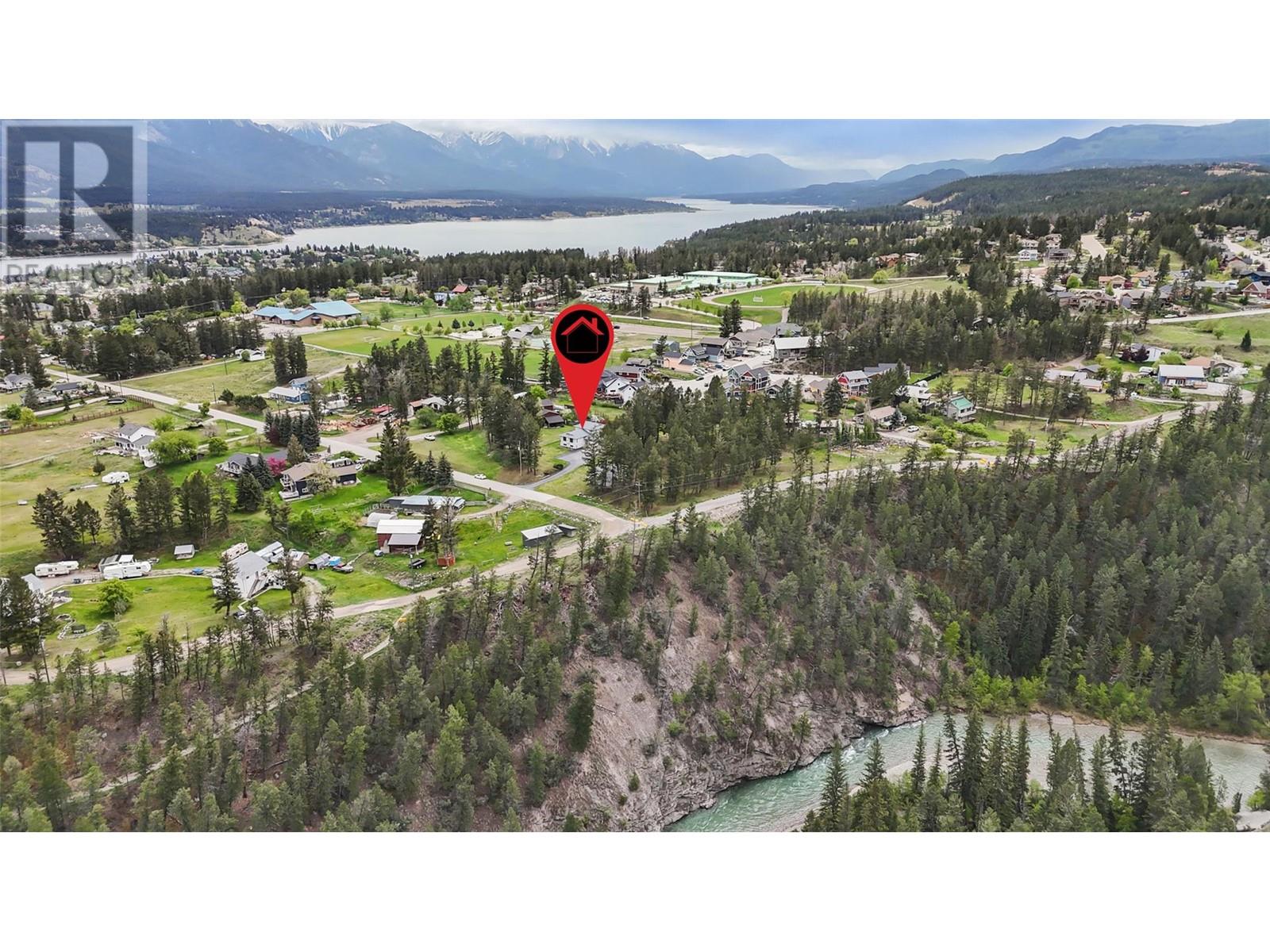1573 10 Street, Invermere, British Columbia  V0A 1K4 - Photo 2 - 10348508
