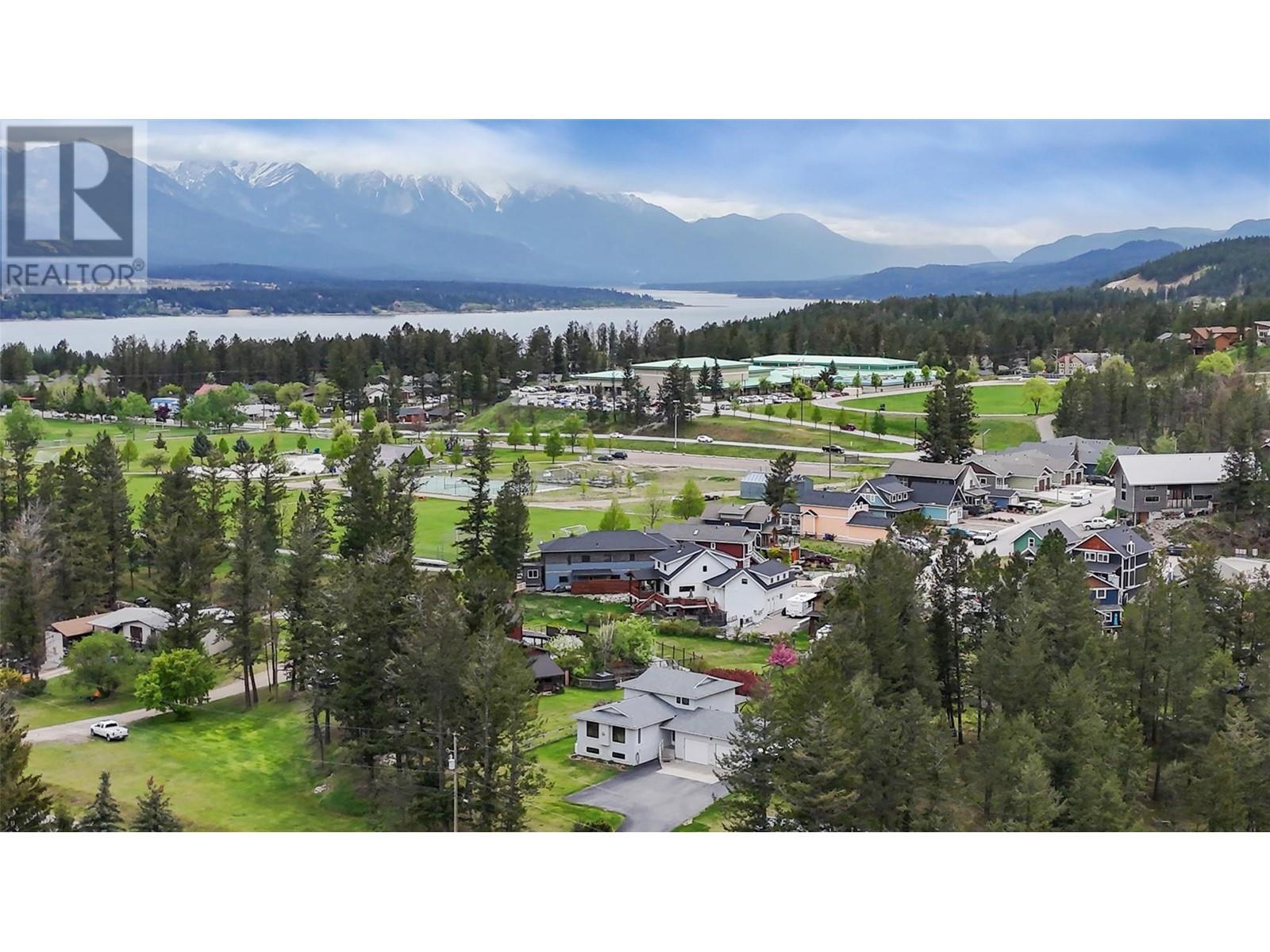 1573 10 Street, Invermere, British Columbia  V0A 1K4 - Photo 3 - 10348508