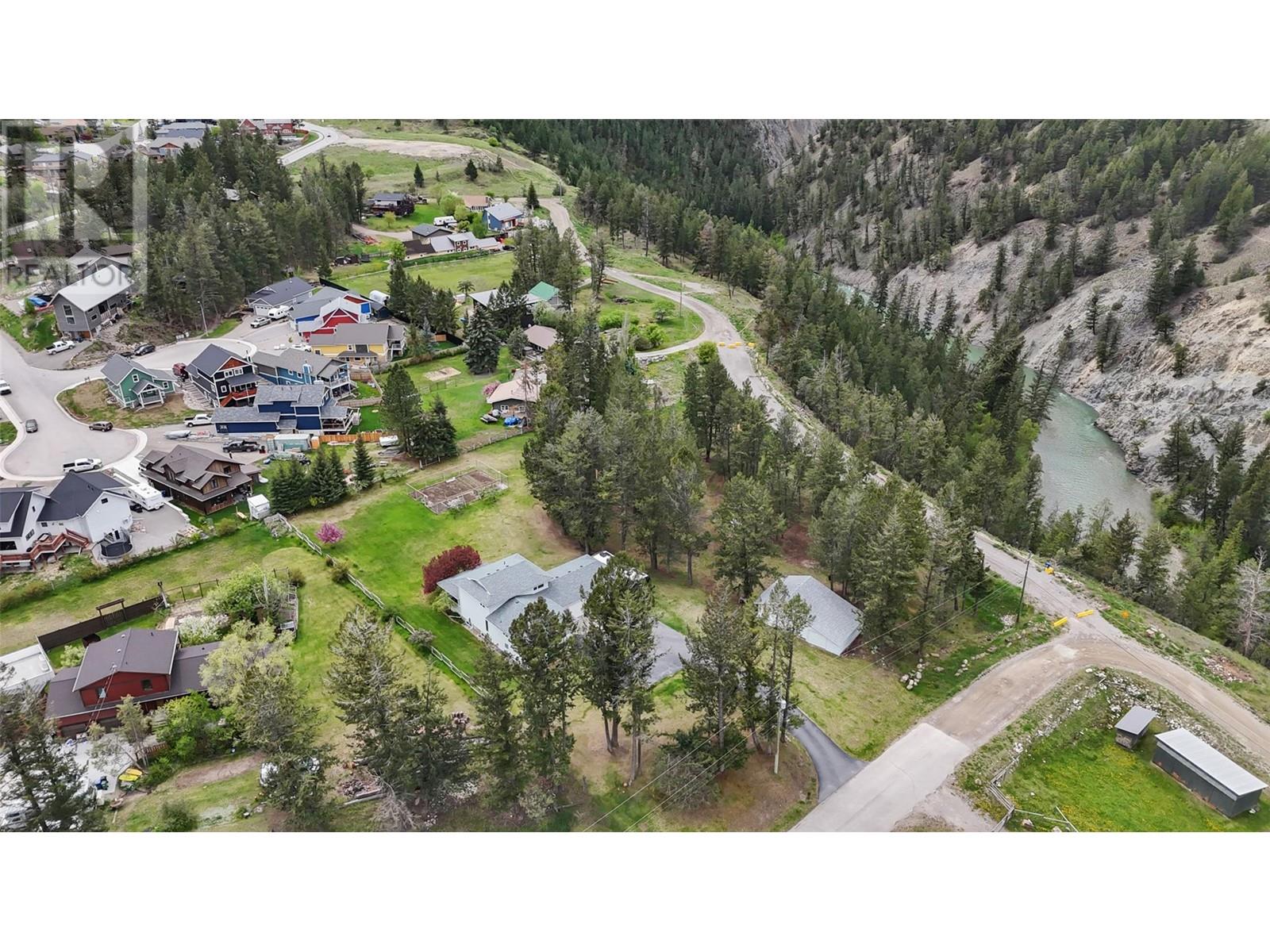 1573 10 Street, Invermere, British Columbia  V0A 1K4 - Photo 6 - 10348508