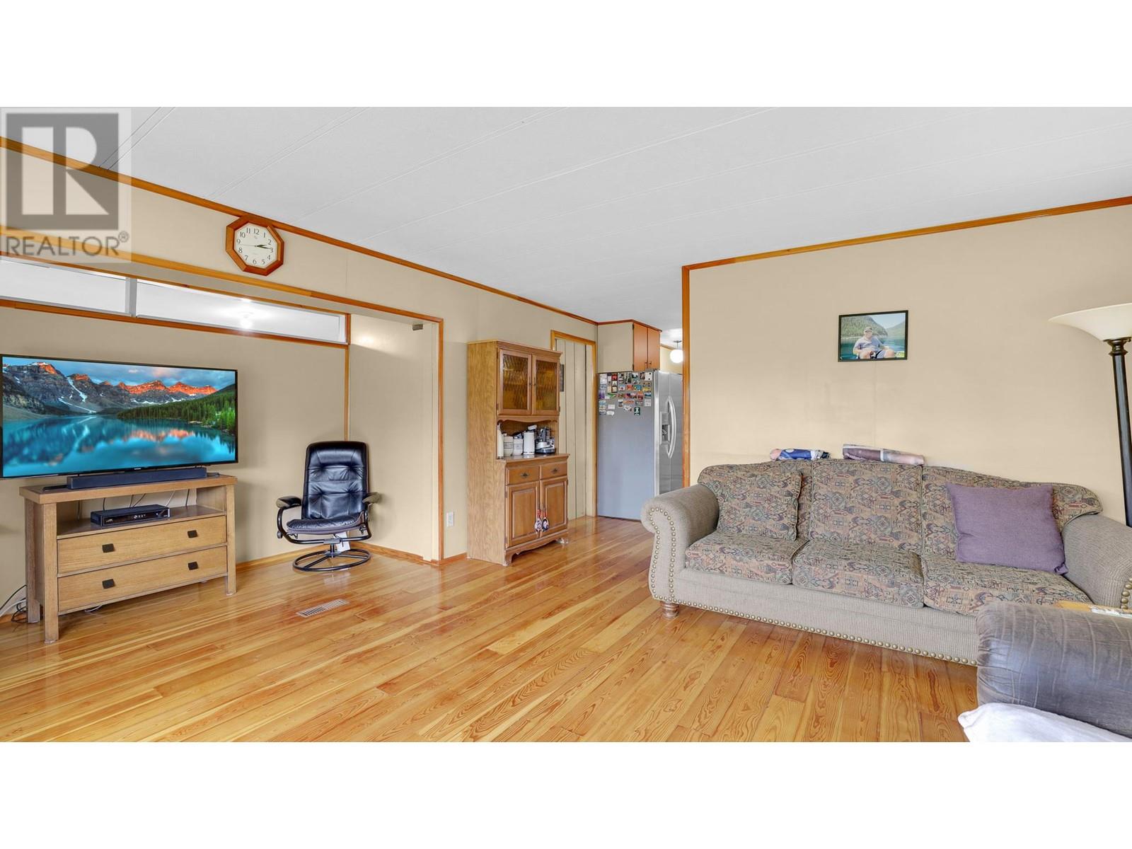 9185 Fairview Avenue, Wilmer, British Columbia  V0A 1K5 - Photo 6 - 10348538