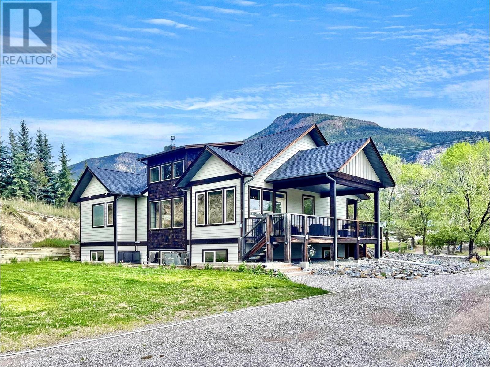 1037 Swansea Road, Invermere, British Columbia