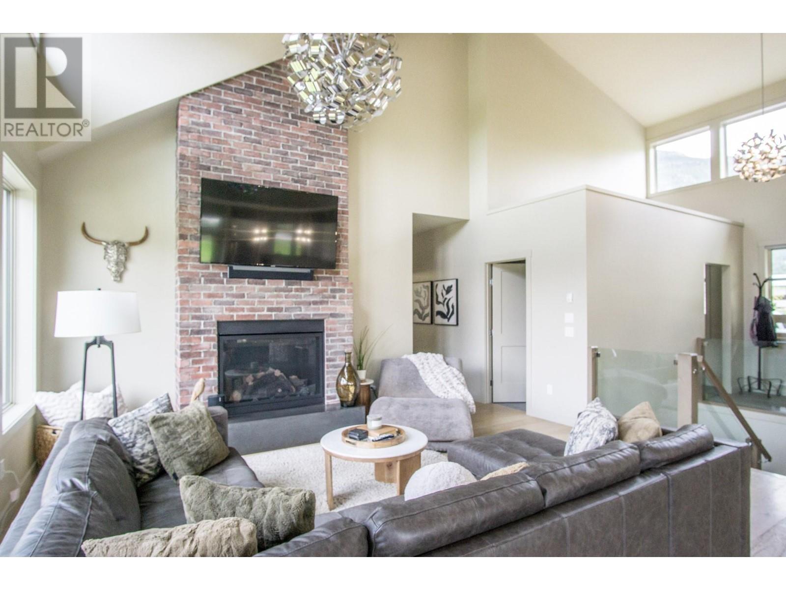 1037 Swansea Road, Invermere, British Columbia  V0A 1K3 - Photo 8 - 10348484