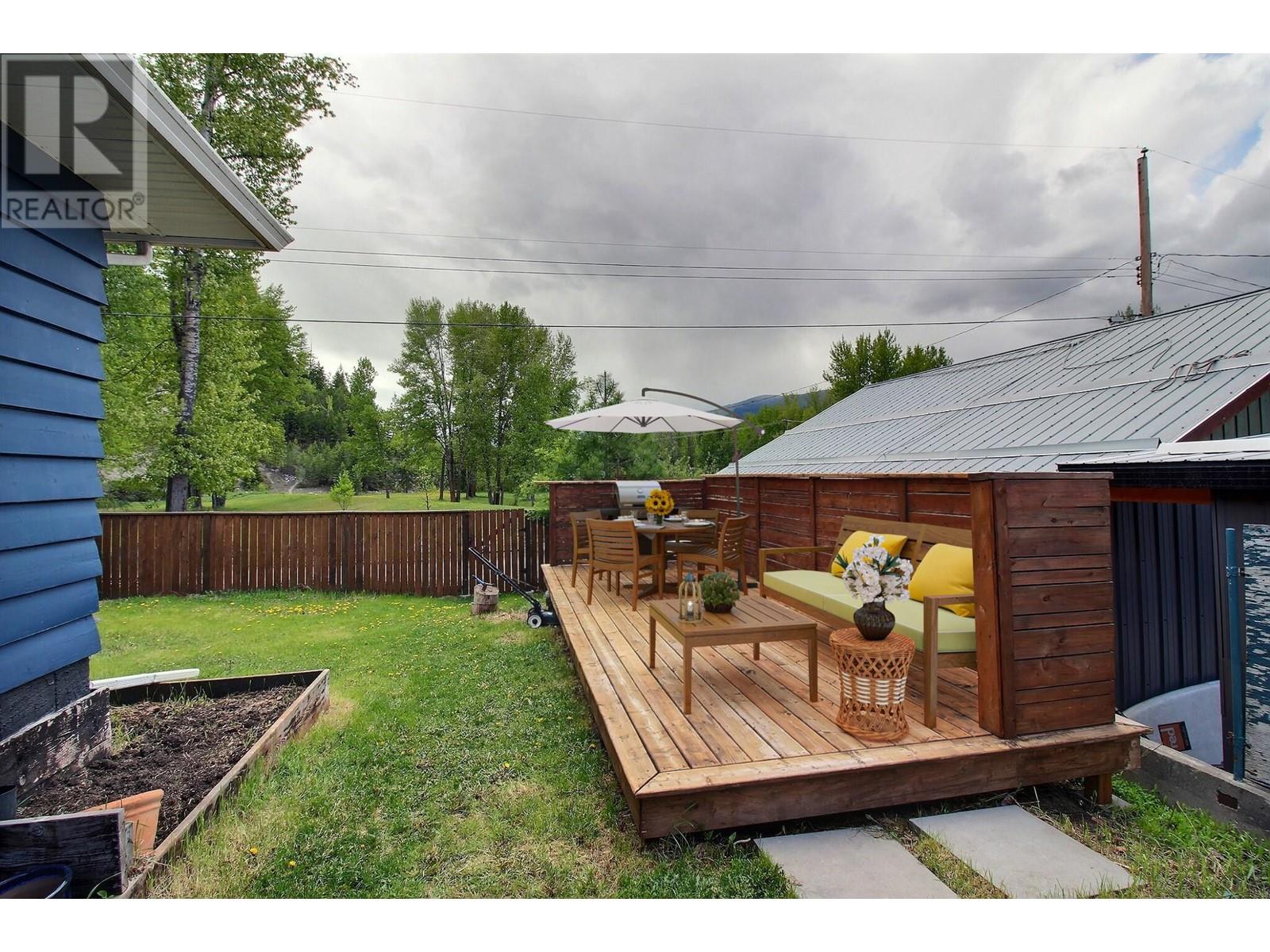 1235 Alexander Drive W, Golden, British Columbia  V0A 1H0 - Photo 2 - 10348947