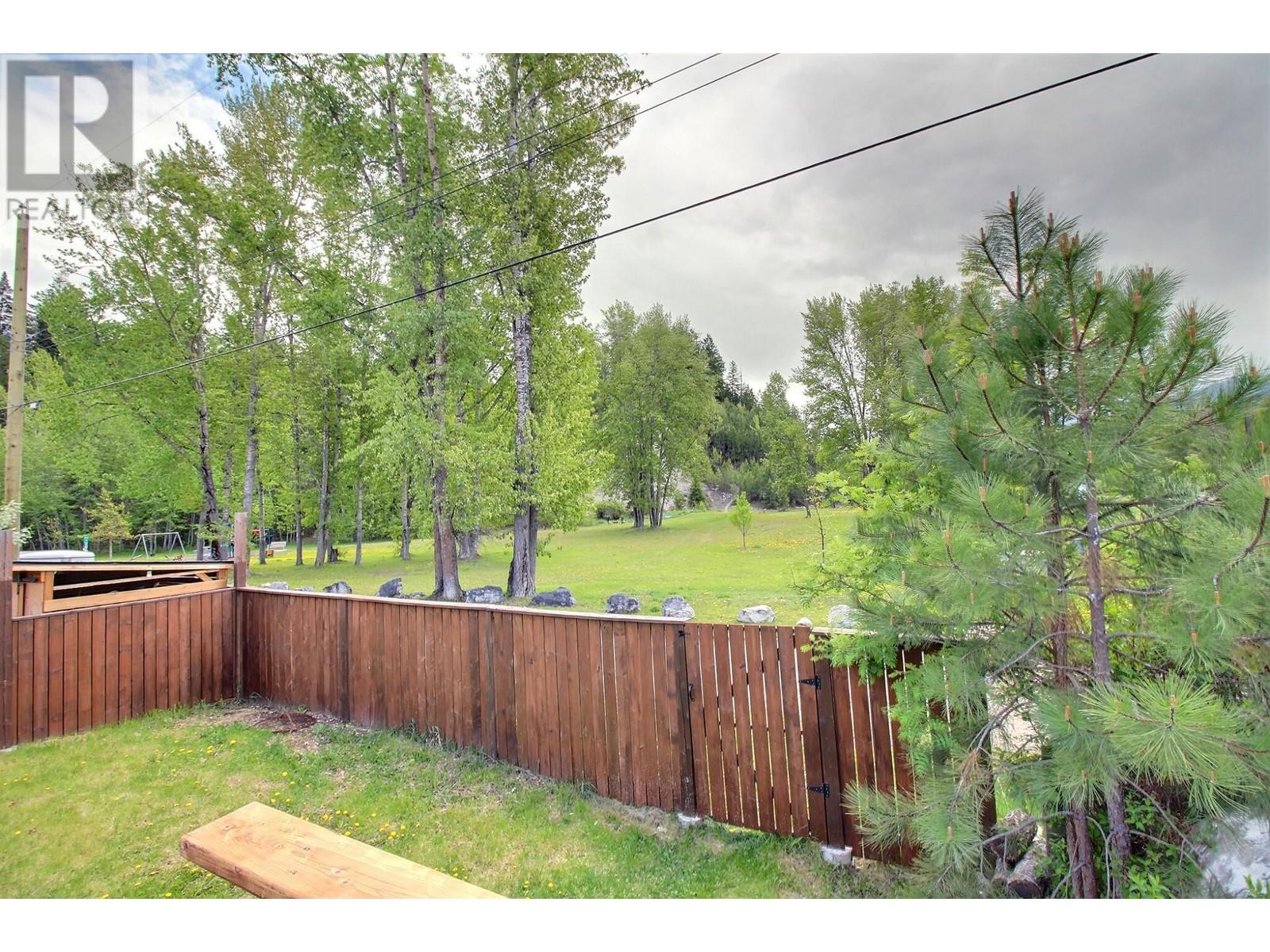 1235 Alexander Drive W, Golden, British Columbia  V0A 1H0 - Photo 3 - 10348947