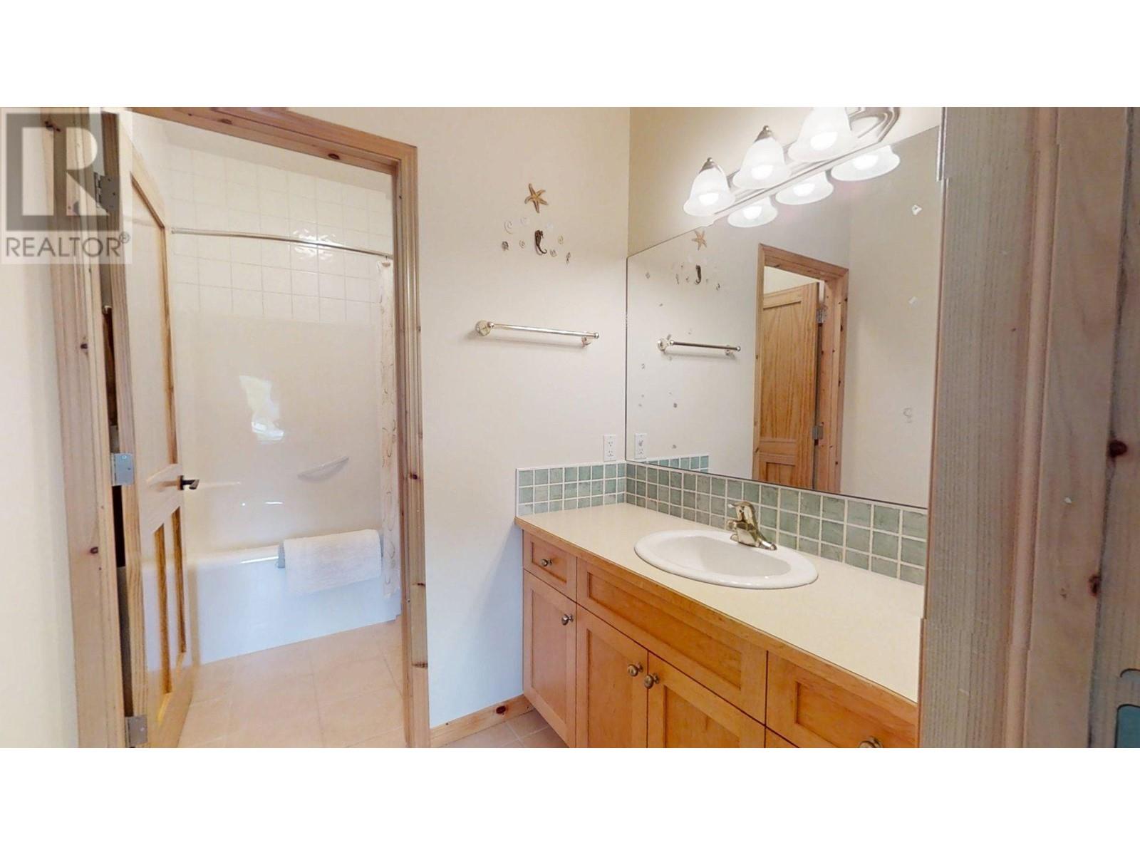 901 12th Ave Avenue, Invermere, British Columbia  V0A 1K0 - Photo 22 - 10349120