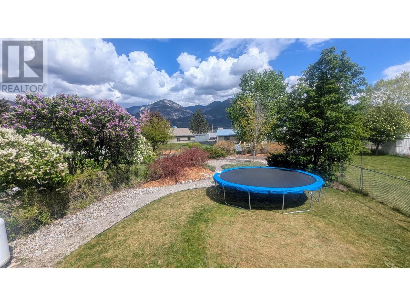 901 12th Ave Avenue, Invermere, British Columbia  V0A 1K0 - Photo 4 - 10349120
