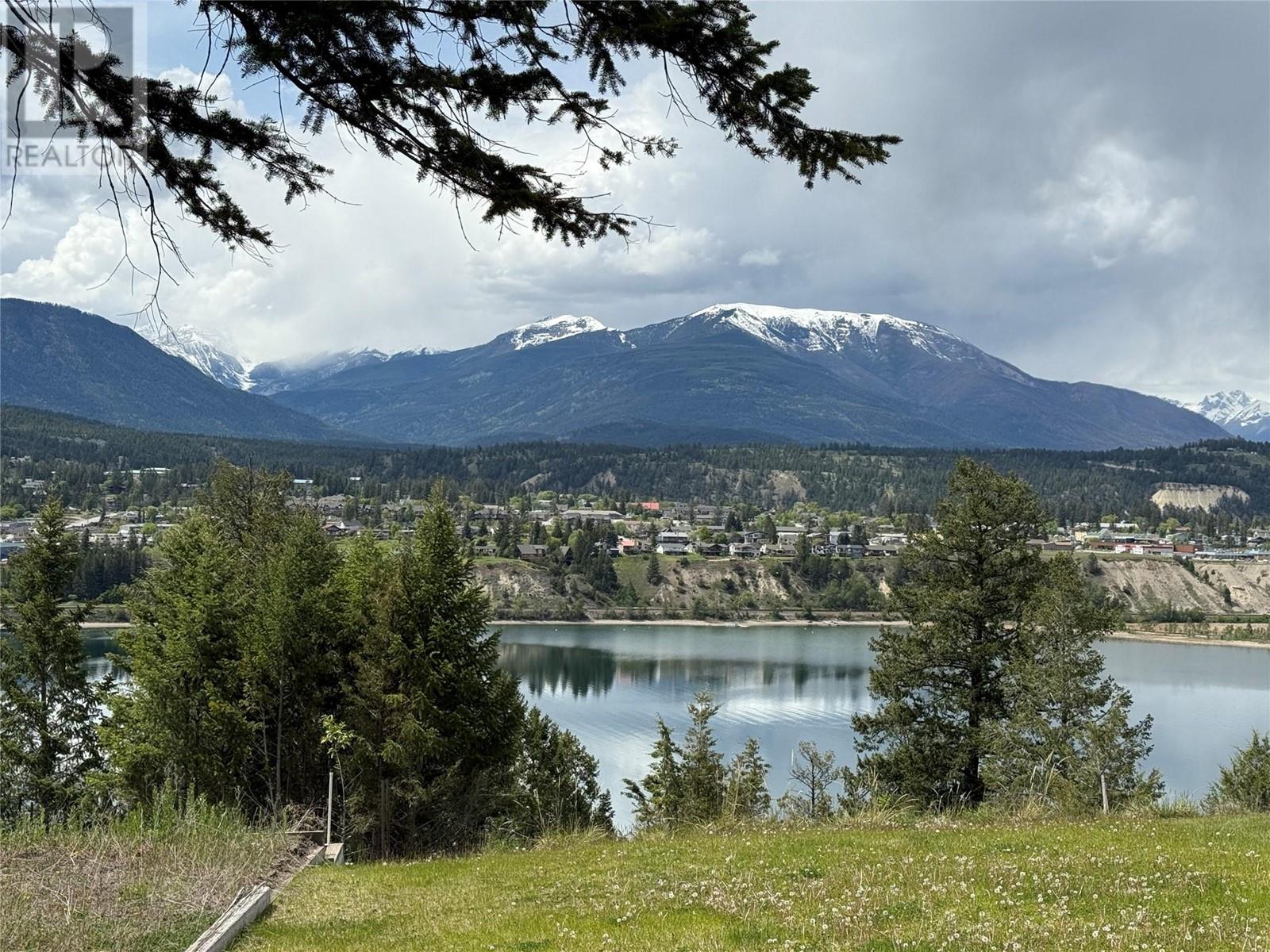 633 Upper Lakeview Road, Invermere, British Columbia  V0A 1K3 - Photo 2 - 10348933