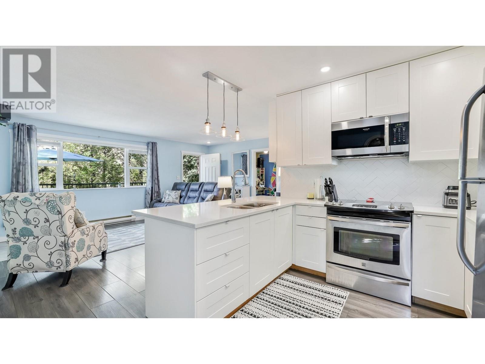 8264 Hobbitt Frontage Road, Dry Gulch, British Columbia