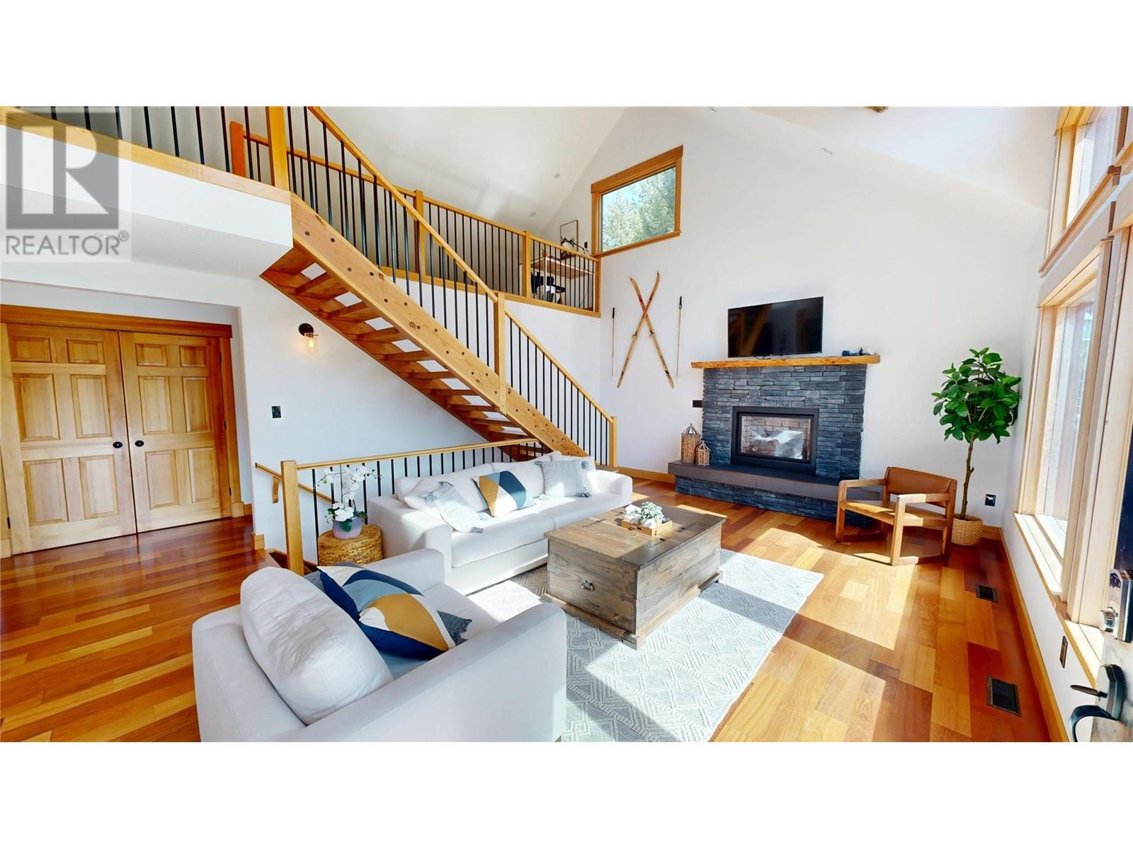 1018 Swansea Road, Windermere, British Columbia  V0A 1K3 - Photo 5 - 10349537