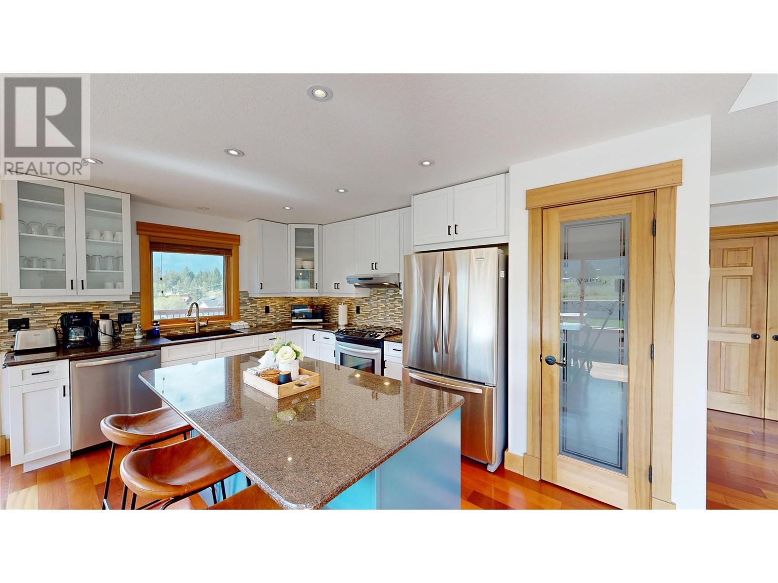1018 Swansea Road, Windermere, British Columbia  V0A 1K3 - Photo 9 - 10349537