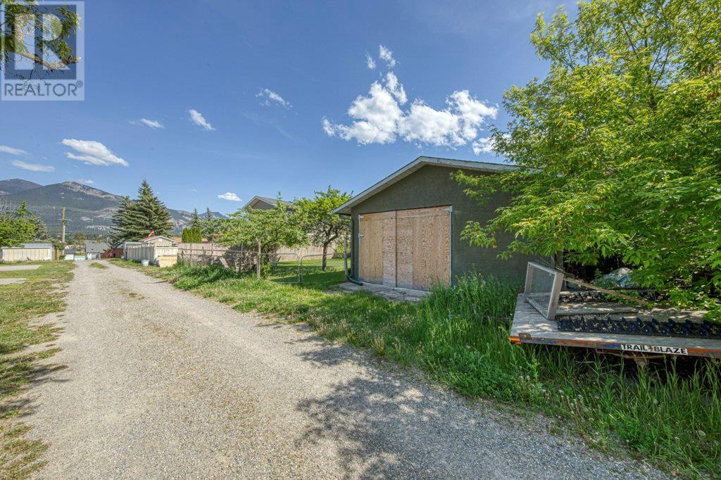 1028 6 Street, Invermere, British Columbia  V0A 1K0 - Photo 36 - 10349558
