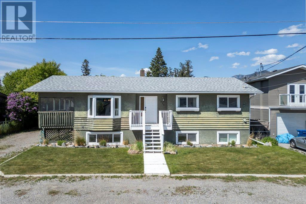 1028 6 Street, Invermere, British Columbia  V0A 1K0 - Photo 4 - 10349558