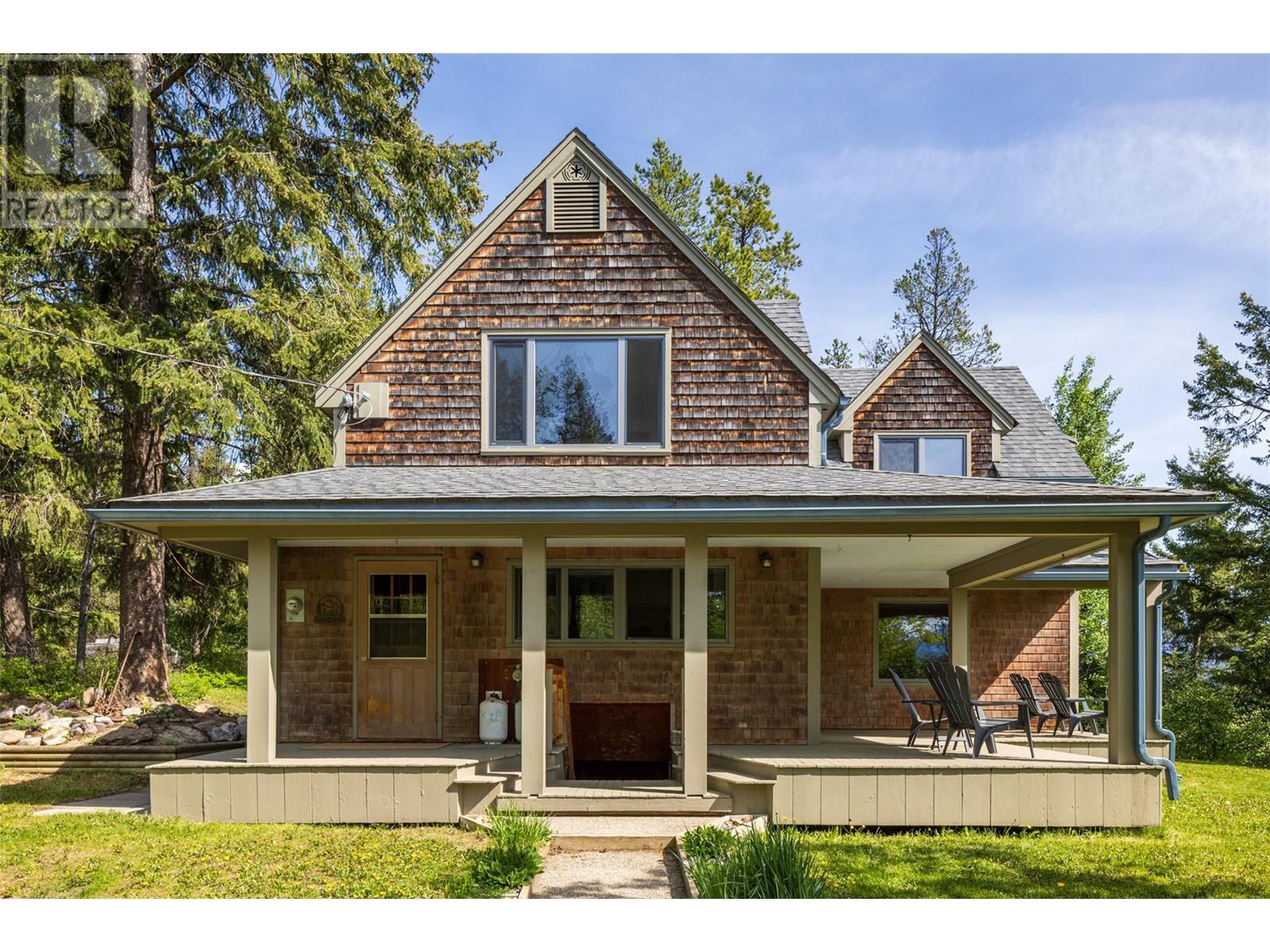 1615 Campbell Road, Golden, British Columbia