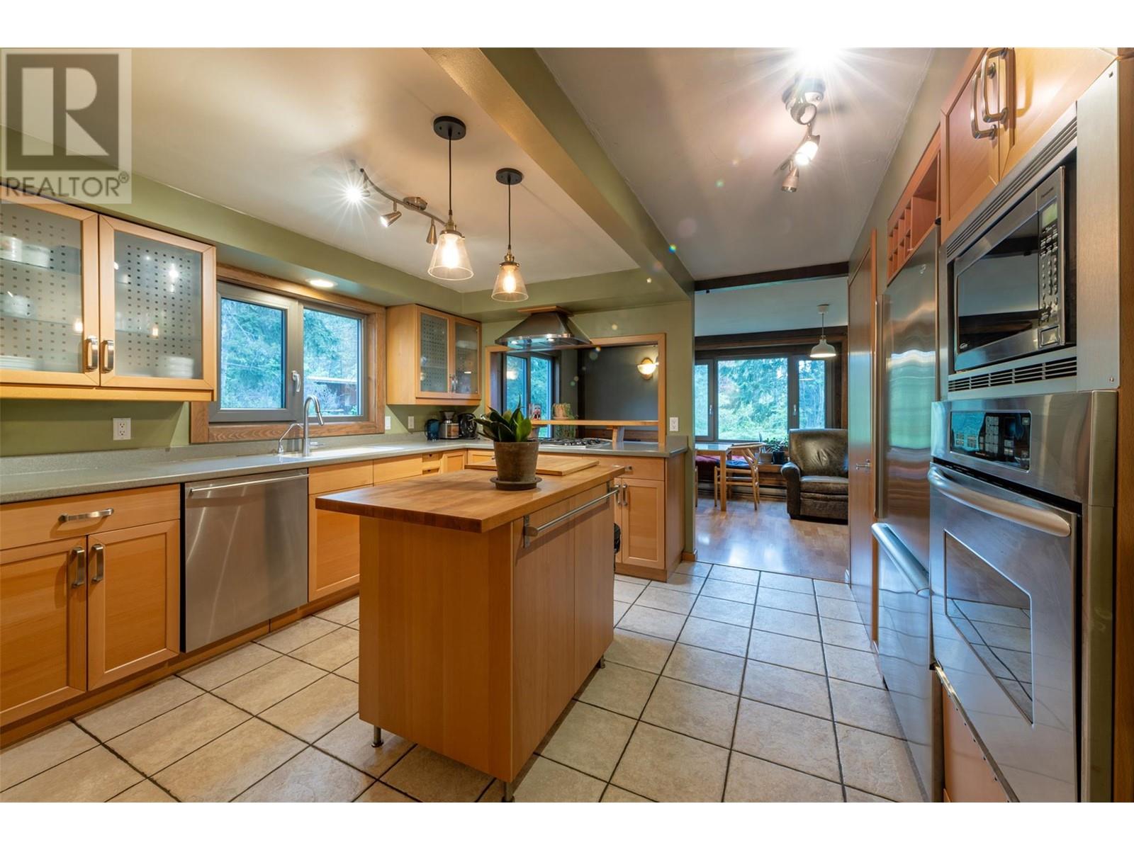 1615 Campbell Road, Golden, British Columbia  V0A 1H7 - Photo 11 - 10349909