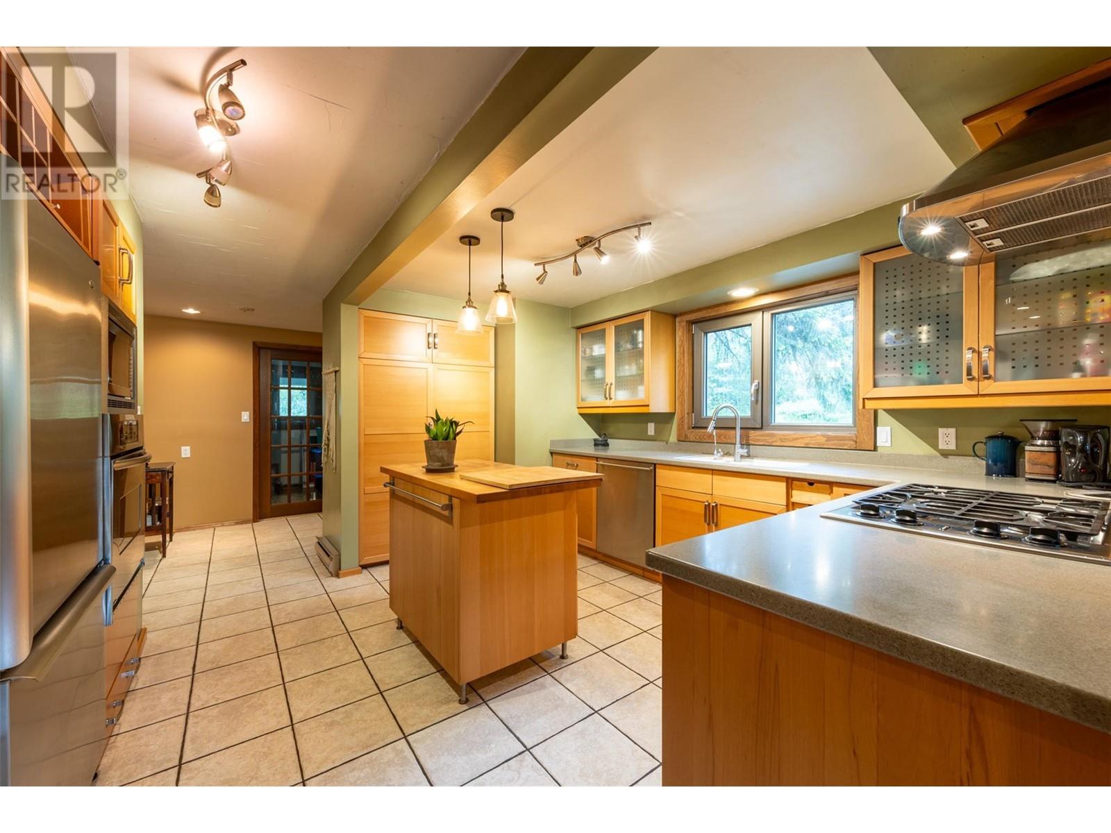 1615 Campbell Road, Golden, British Columbia  V0A 1H7 - Photo 12 - 10349909