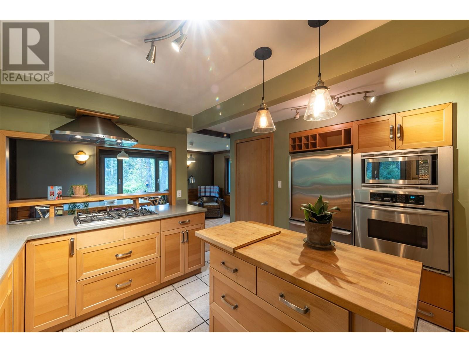 1615 Campbell Road, Golden, British Columbia  V0A 1H7 - Photo 14 - 10349909