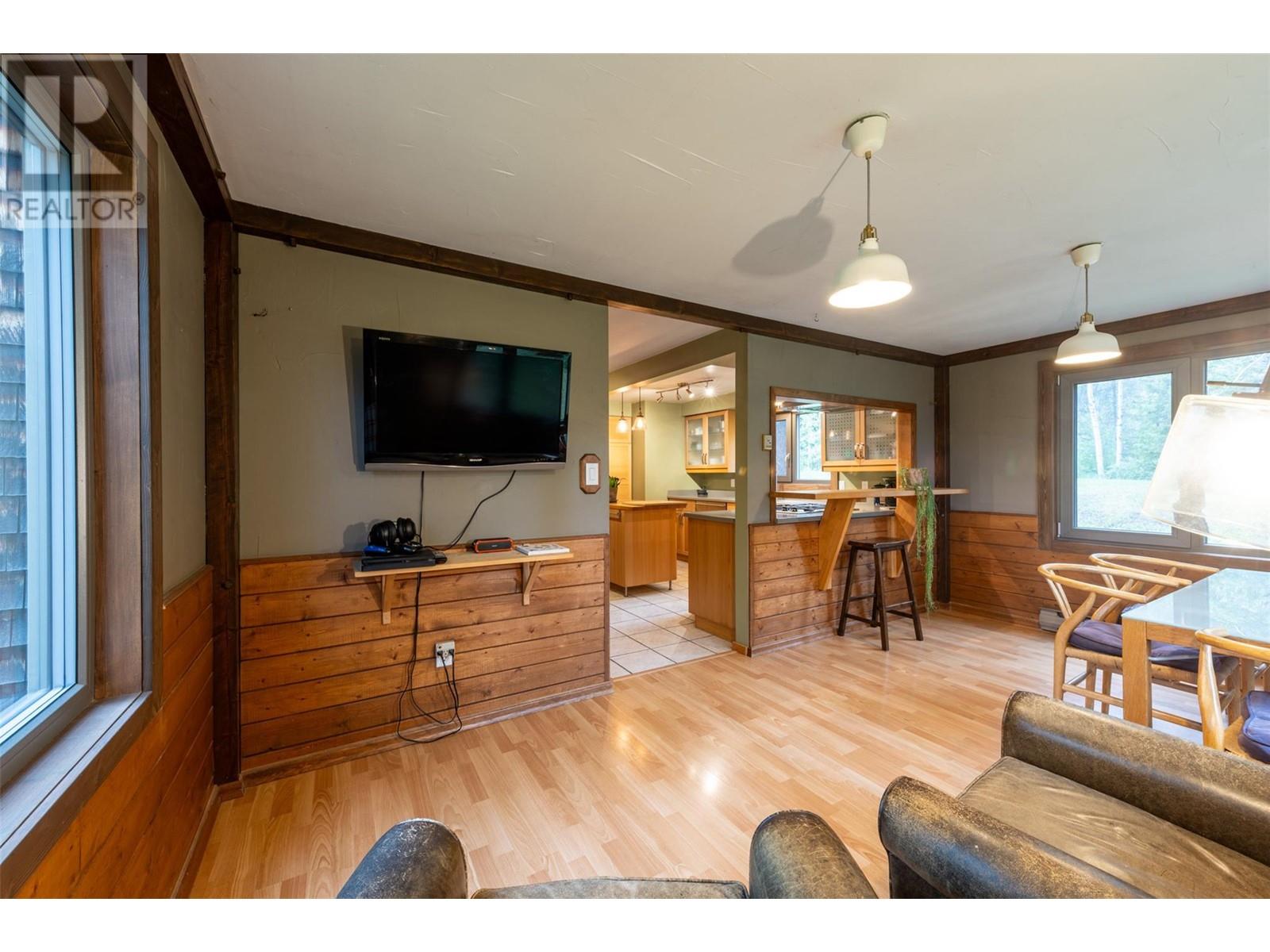 1615 Campbell Road, Golden, British Columbia  V0A 1H7 - Photo 17 - 10349909