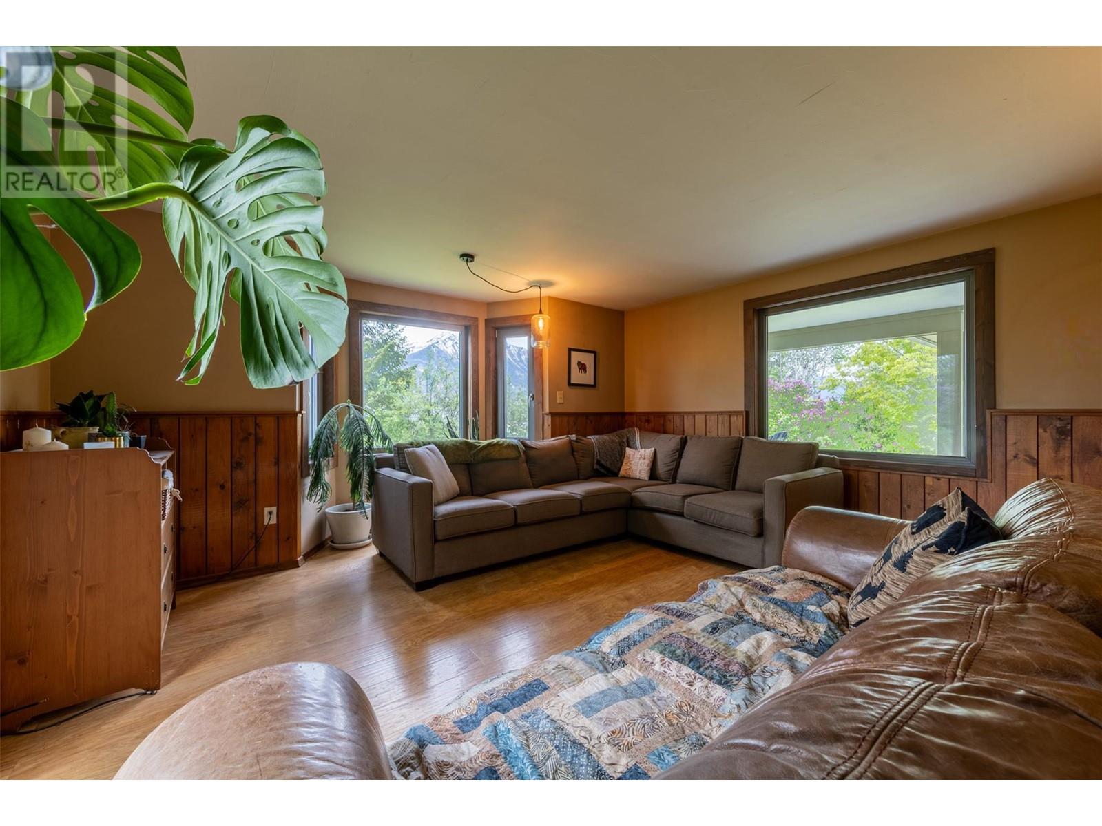 1615 Campbell Road, Golden, British Columbia  V0A 1H7 - Photo 19 - 10349909