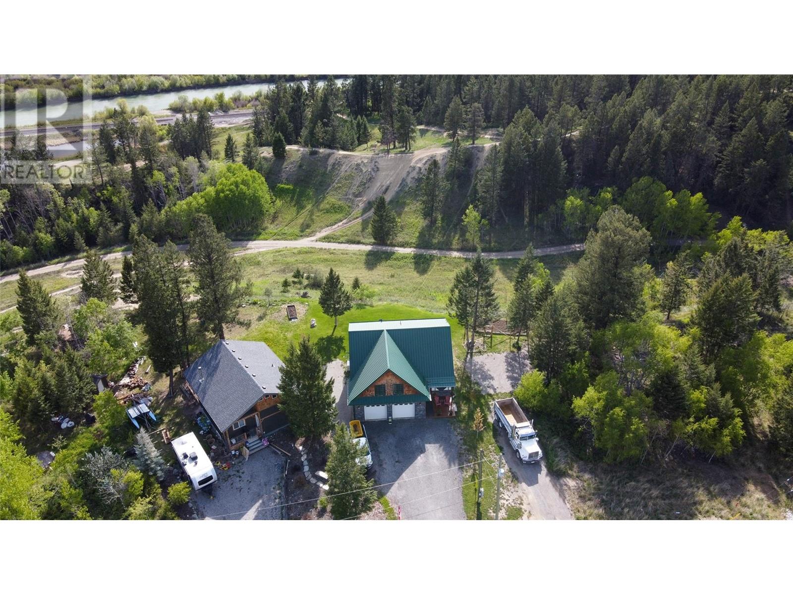 4778 Crescentwood Drive, Edgewater, British Columbia  V0A 1E0 - Photo 9 - 10348574