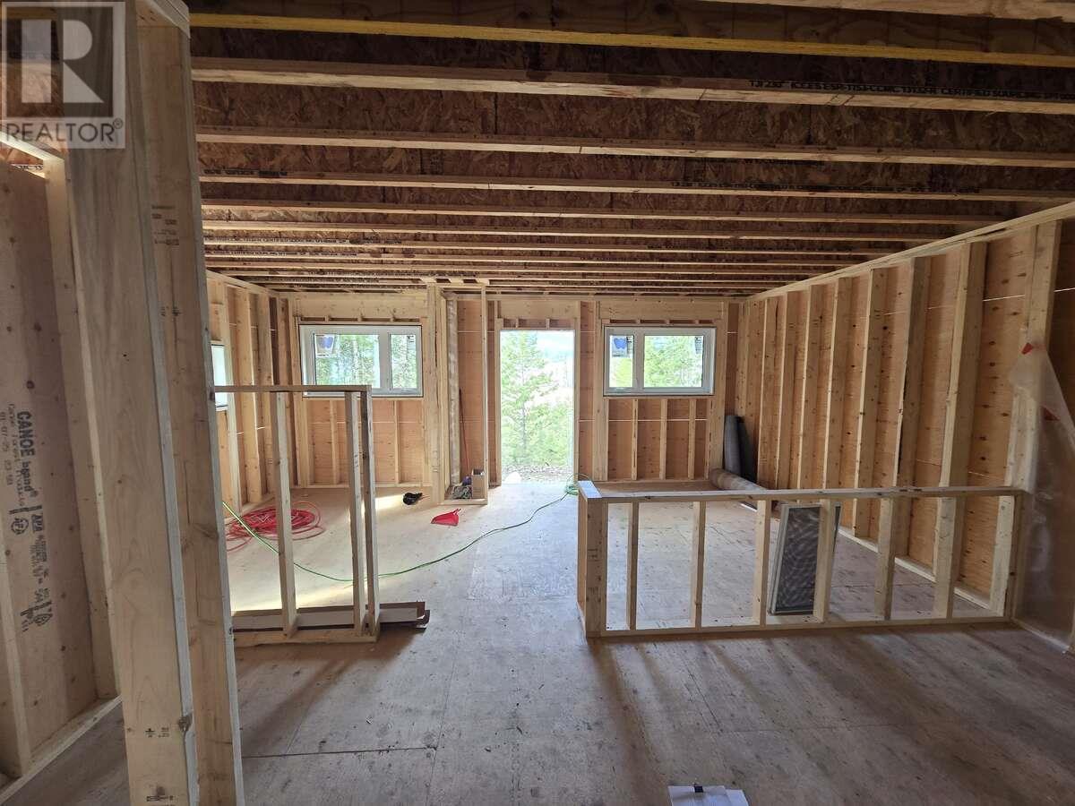 640 95 Highway, Golden, British Columbia  V0A 1H2 - Photo 12 - 10350386