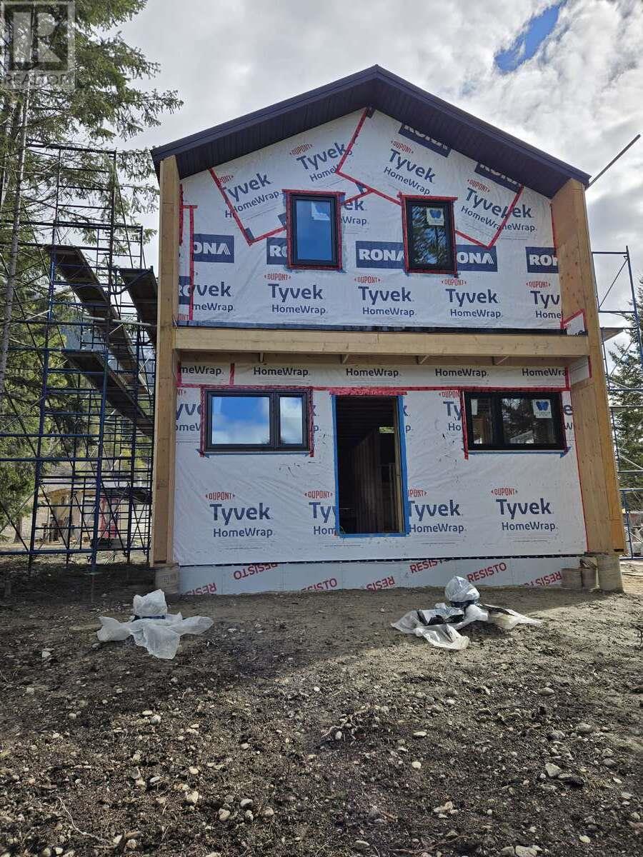 640 95 Highway, Golden, British Columbia  V0A 1H2 - Photo 4 - 10350386