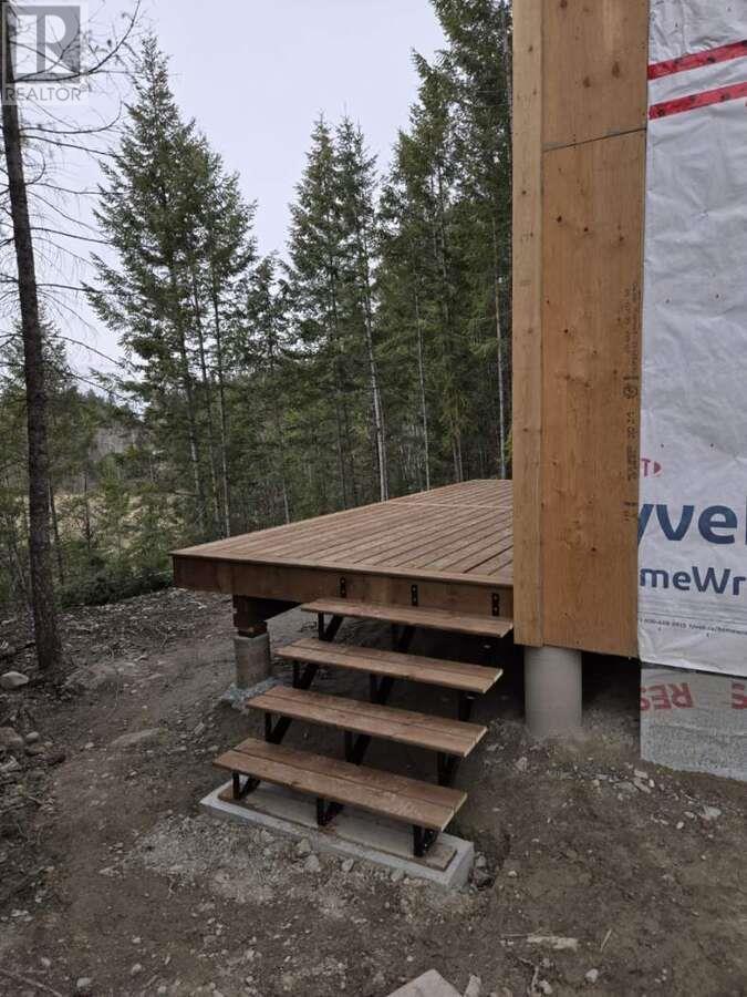 640 95 Highway, Golden, British Columbia  V0A 1H2 - Photo 6 - 10350386
