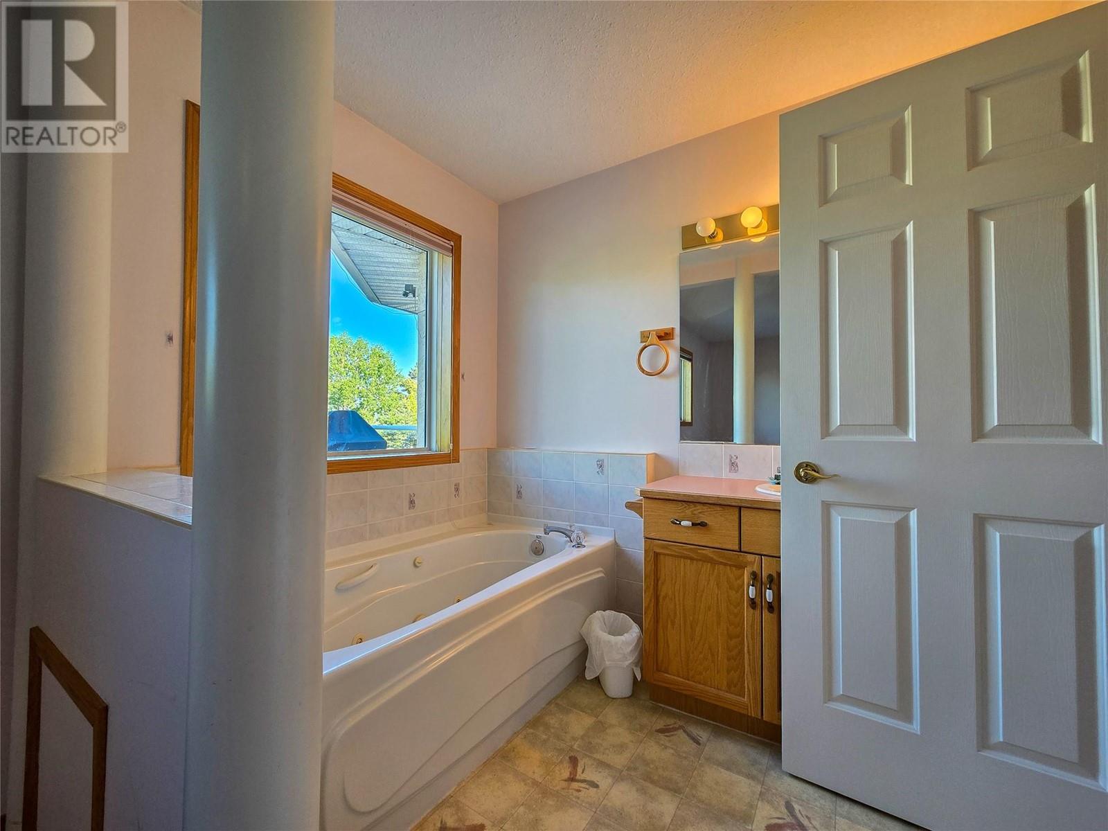817 12th Avenue, Invermere, British Columbia  V0A 1K0 - Photo 28 - 10349937