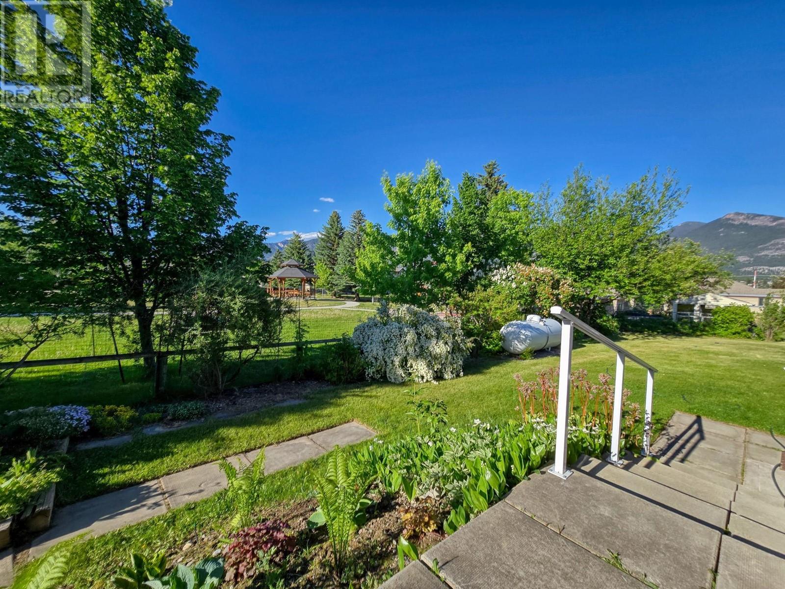 817 12th Avenue, Invermere, British Columbia  V0A 1K0 - Photo 33 - 10349937