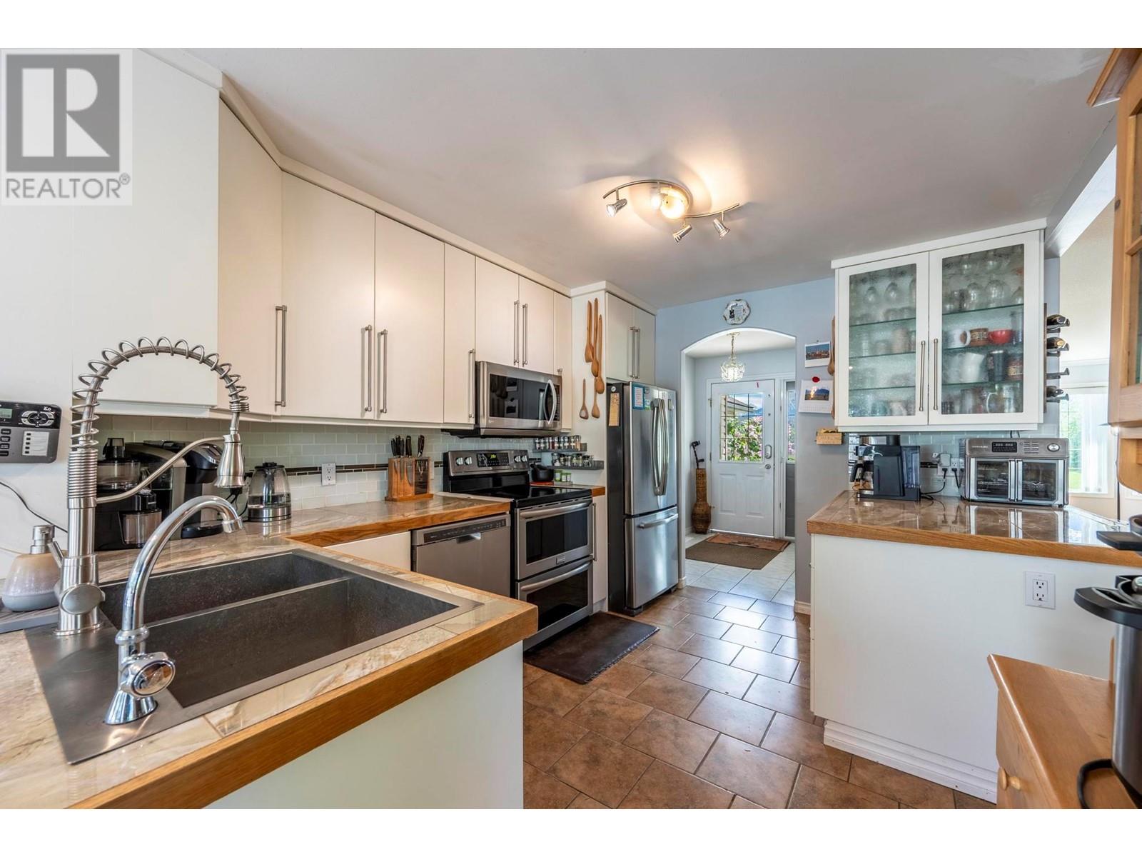 1505 Cedar Street, Golden, British Columbia  V0A 1H6 - Photo 20 - 10350673