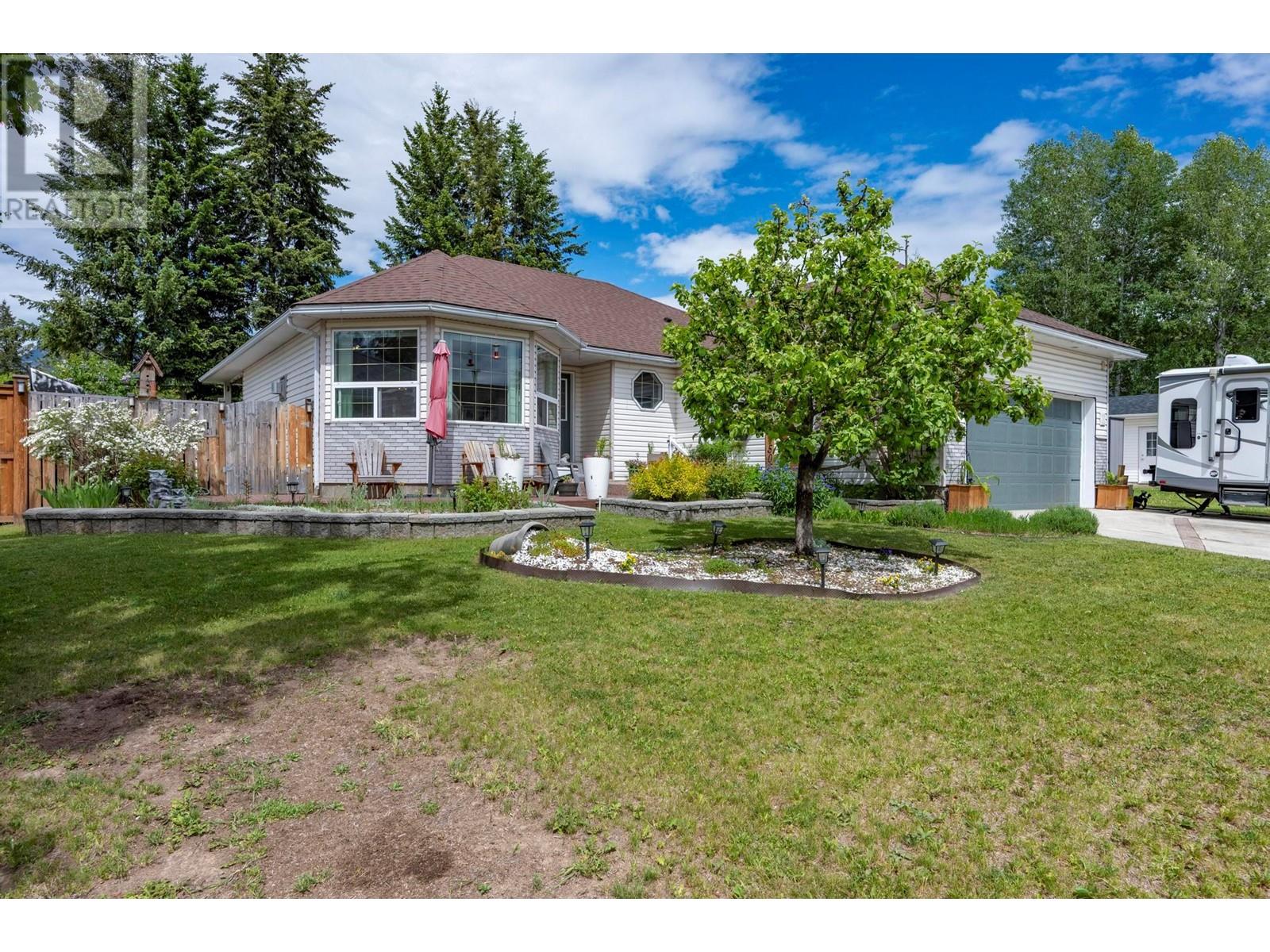 1505 Cedar Street, Golden, British Columbia  V0A 1H6 - Photo 68 - 10350673