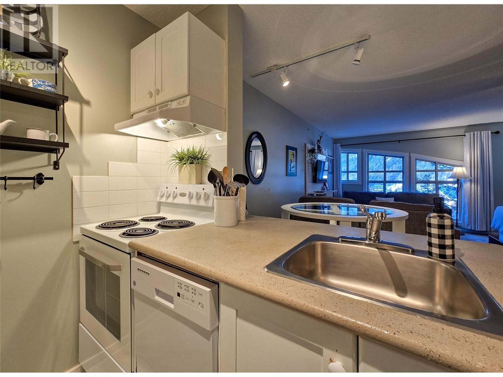 2060 Summit Drive Unit# 406, Panorama, British Columbia  V0A 1T0 - Photo 10 - 10350644