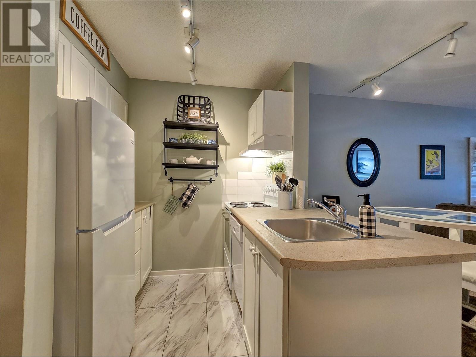 2060 Summit Drive Unit# 406, Panorama, British Columbia  V0A 1T0 - Photo 9 - 10350644