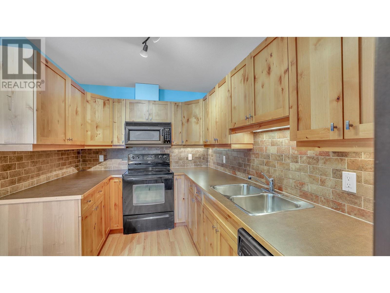 519 13th Street Unit# 8, Invermere, British Columbia  V0A 1K0 - Photo 2 - 10351238
