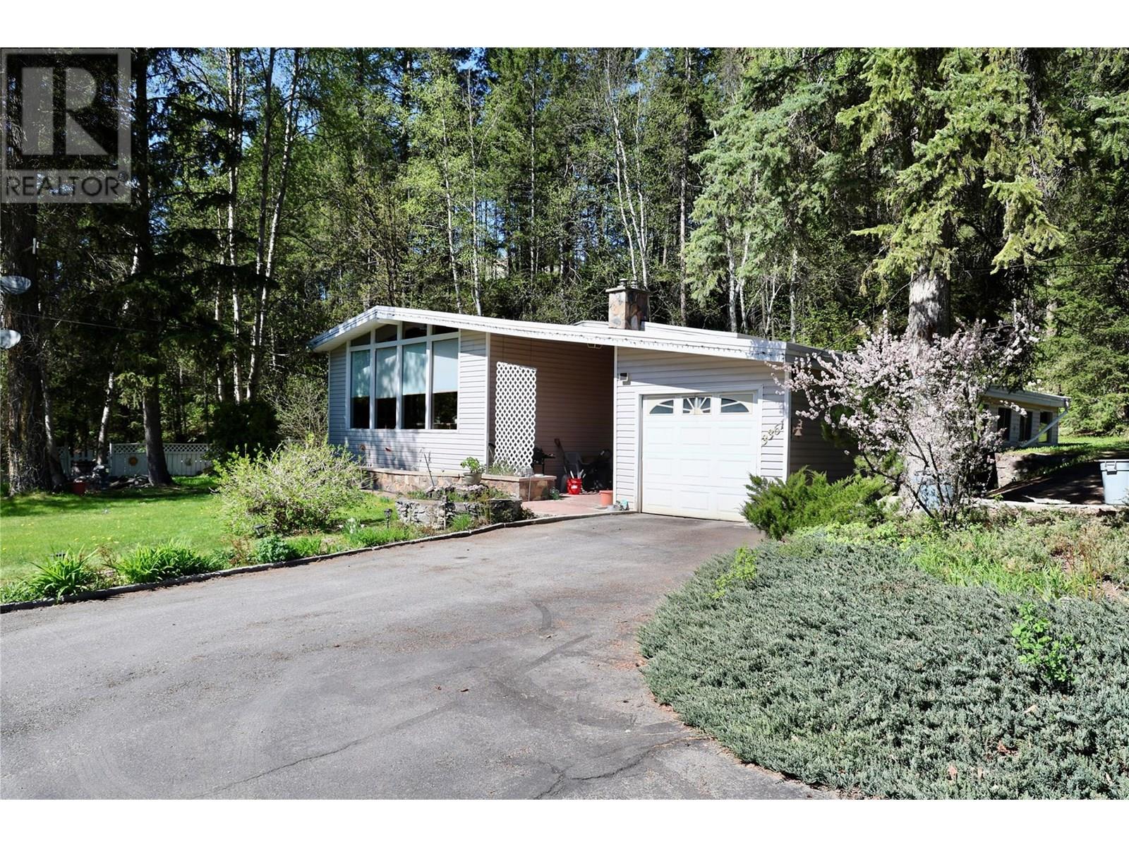 3361 & 3365 95 Highway, Golden, British Columbia