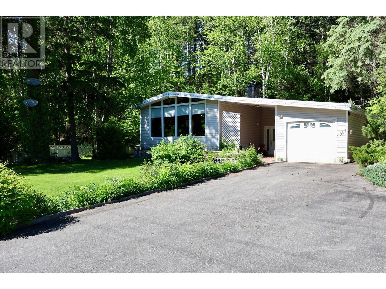 3361 & 3365 95 Highway, Golden, British Columbia  V0A 1L0 - Photo 12 - 10351776