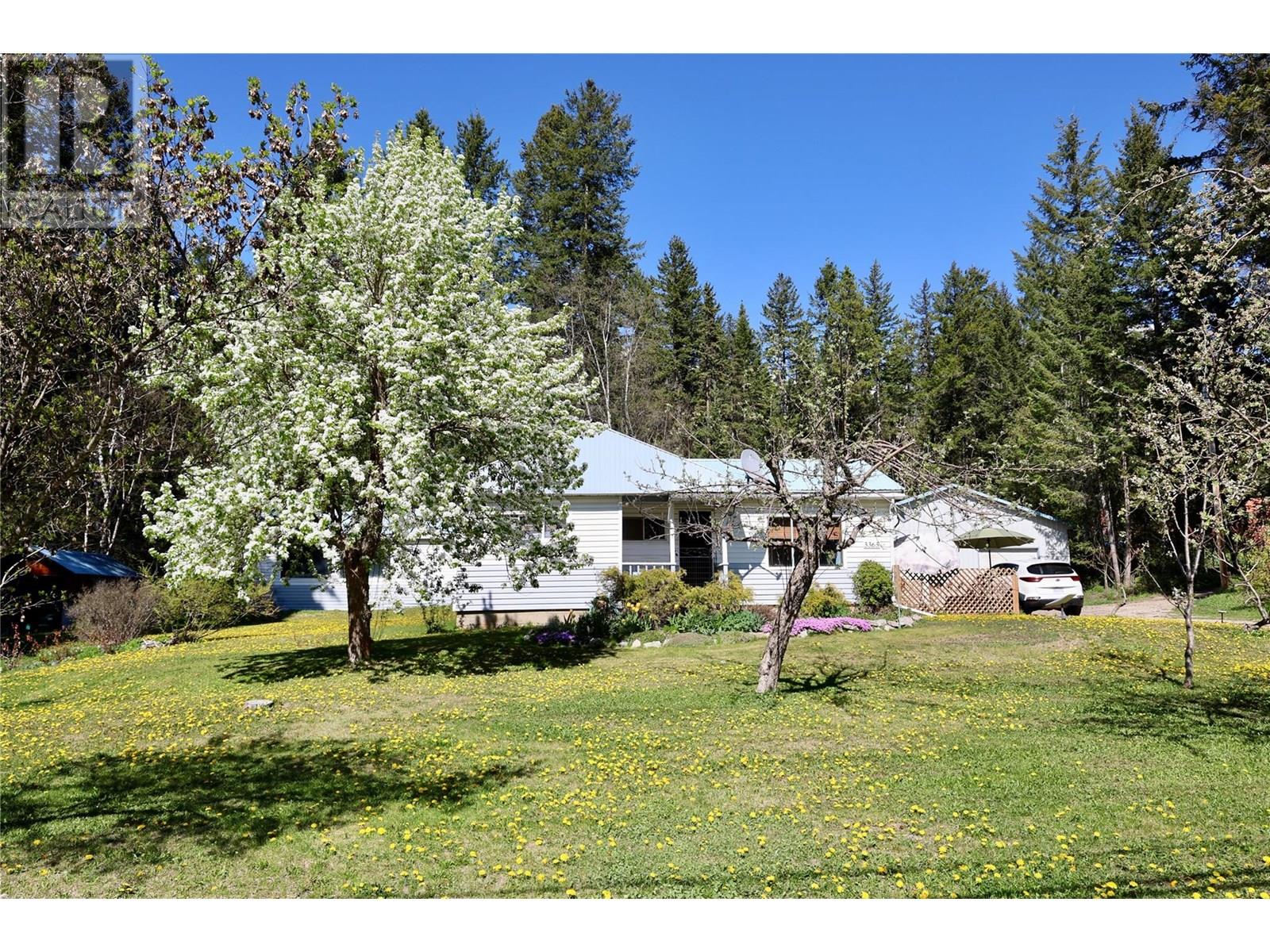 3361 & 3365 95 Highway, Golden, British Columbia  V0A 1L0 - Photo 13 - 10351776