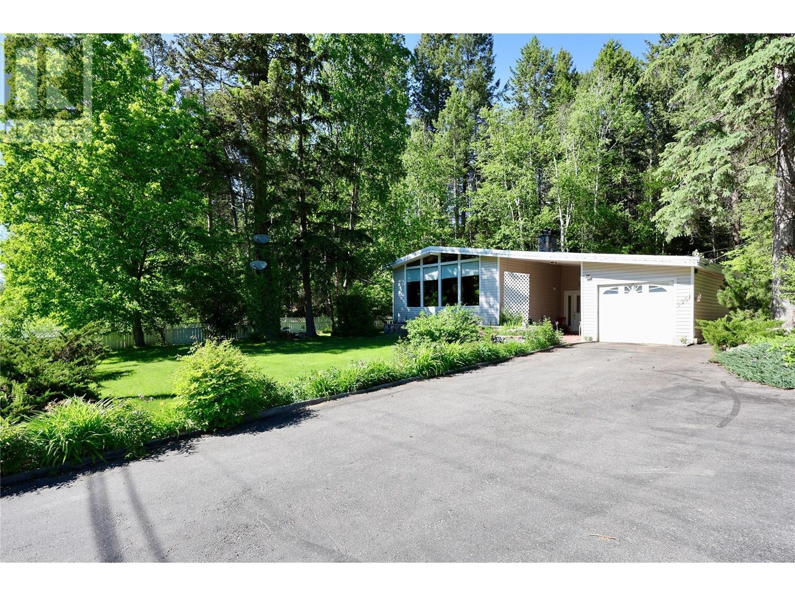 3361 & 3365 95 Highway, Golden, British Columbia  V0A 1L0 - Photo 35 - 10351776