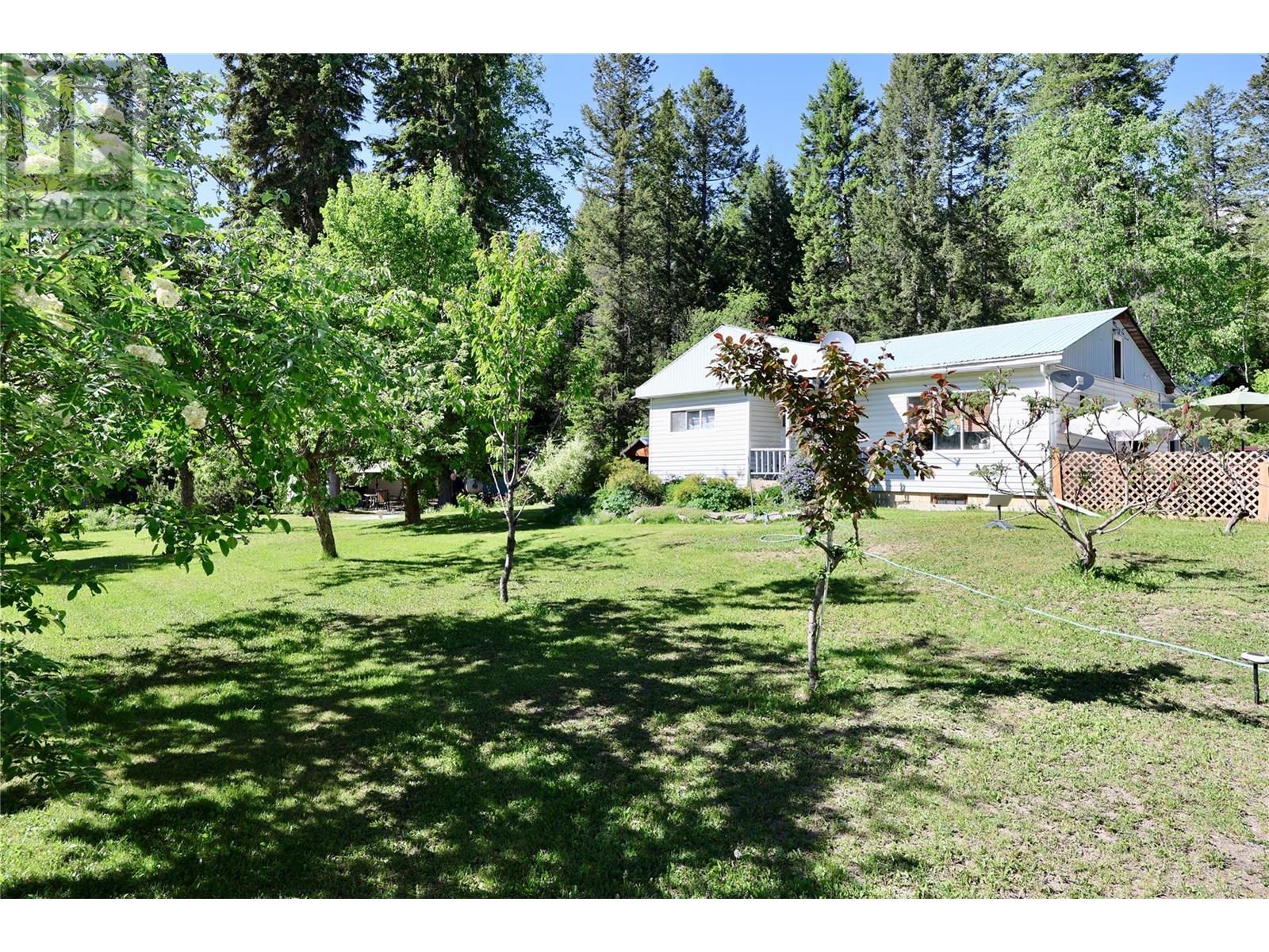 3361 & 3365 95 Highway, Golden, British Columbia  V0A 1L0 - Photo 36 - 10351776