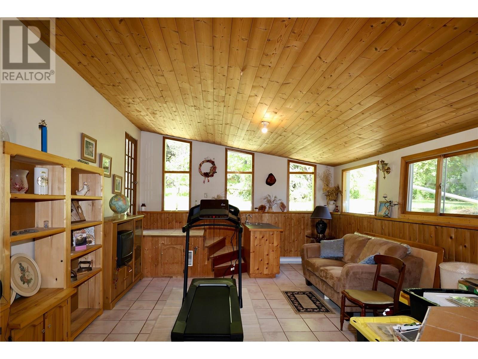 3361 & 3365 95 Highway, Golden, British Columbia  V0A 1L0 - Photo 46 - 10351776