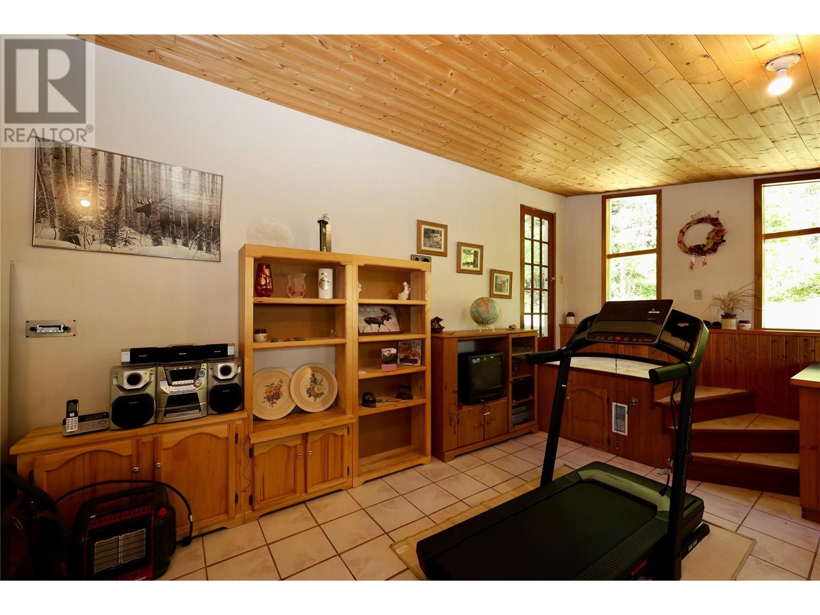 3361 & 3365 95 Highway, Golden, British Columbia  V0A 1L0 - Photo 48 - 10351776