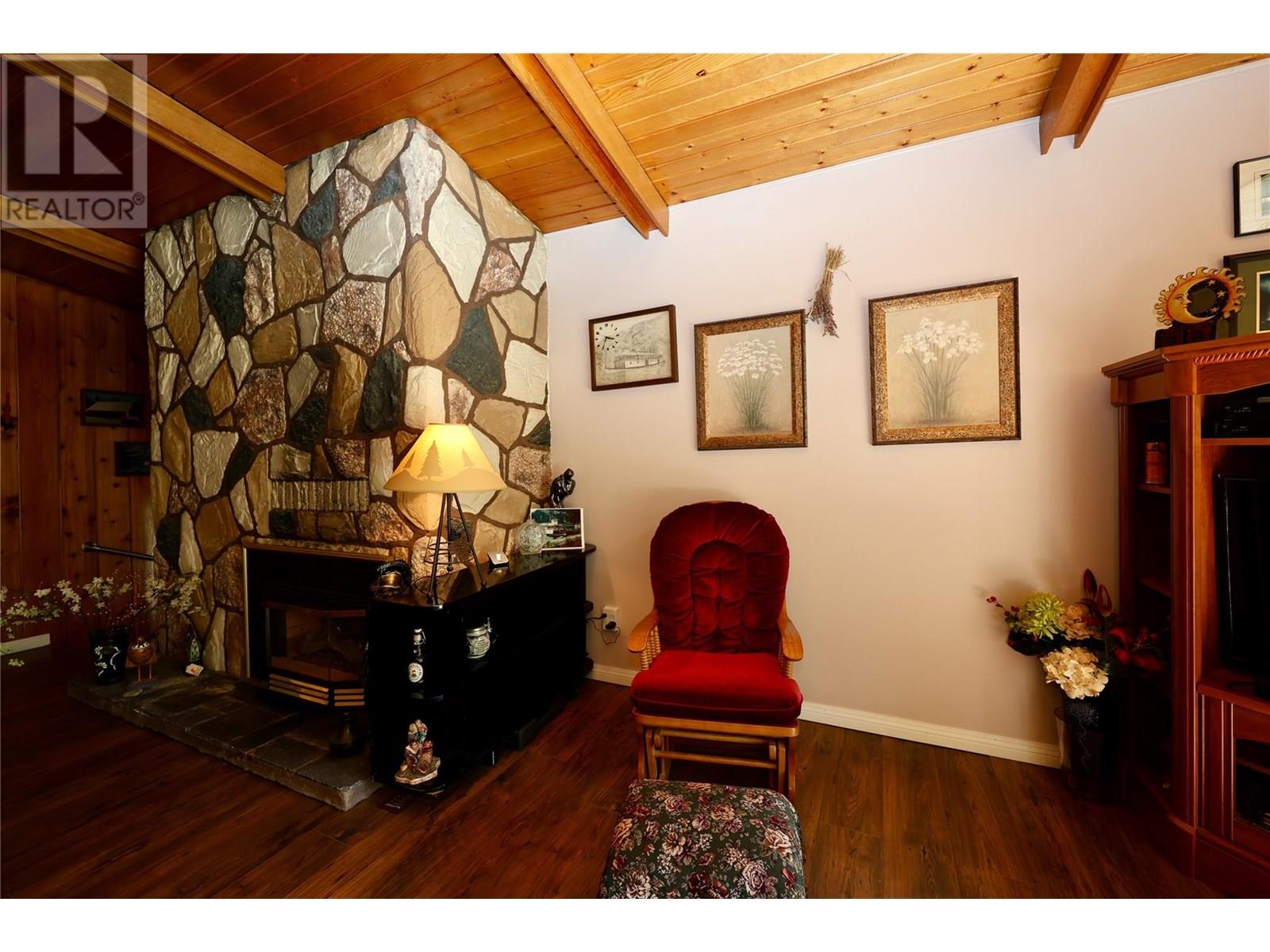 3361 & 3365 95 Highway, Golden, British Columbia  V0A 1L0 - Photo 8 - 10351776