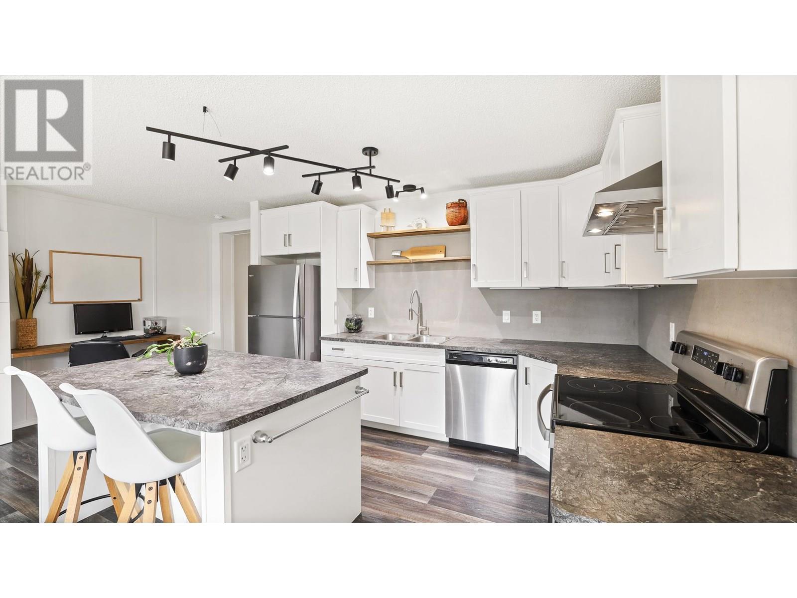 1315 Westside Park Drive, Invermere, British Columbia  V0A 1K4 - Photo 3 - 10351570