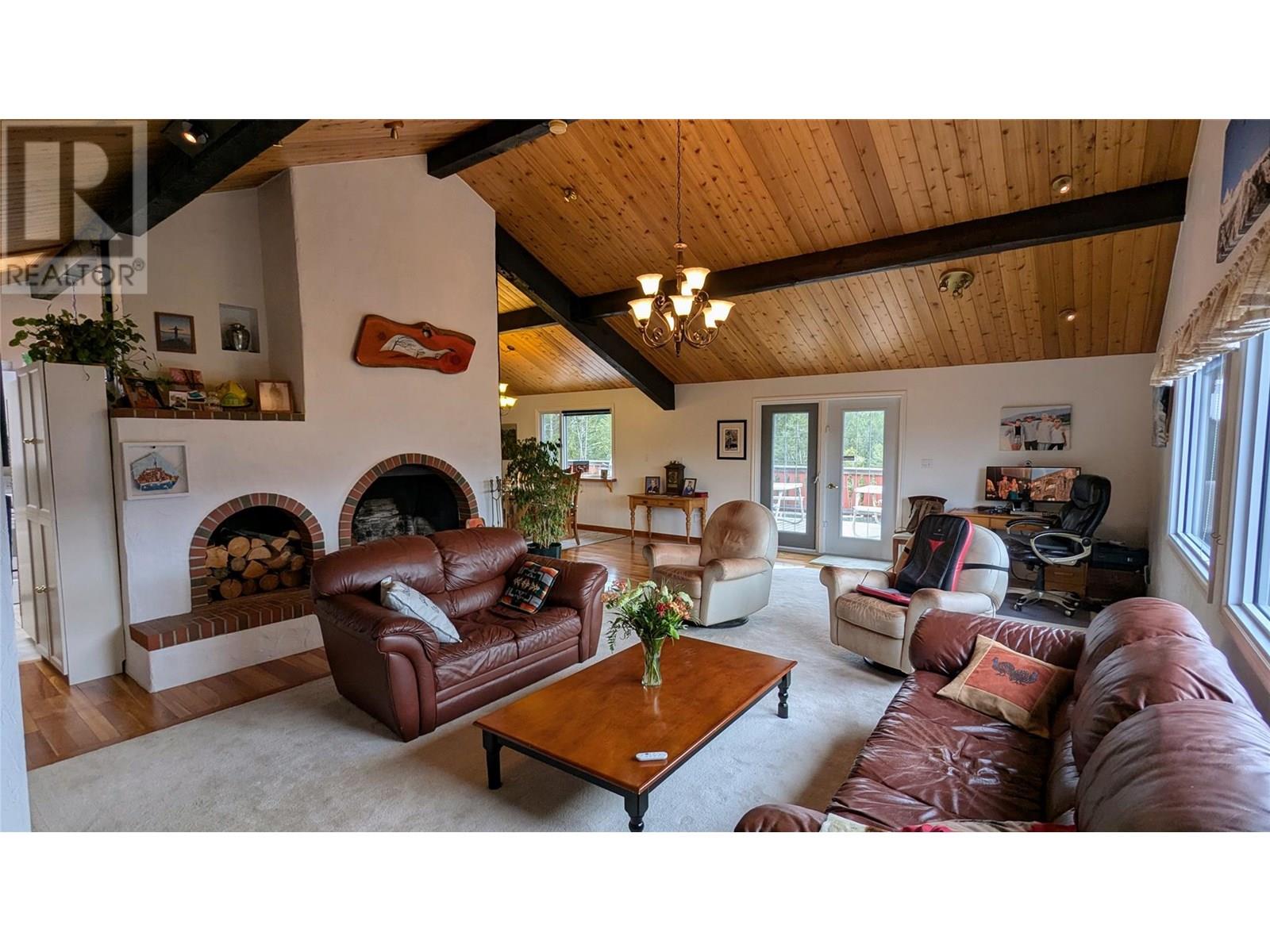 5761 Lautrup Road, Edgewater, British Columbia  V0A 1E0 - Photo 11 - 10350968