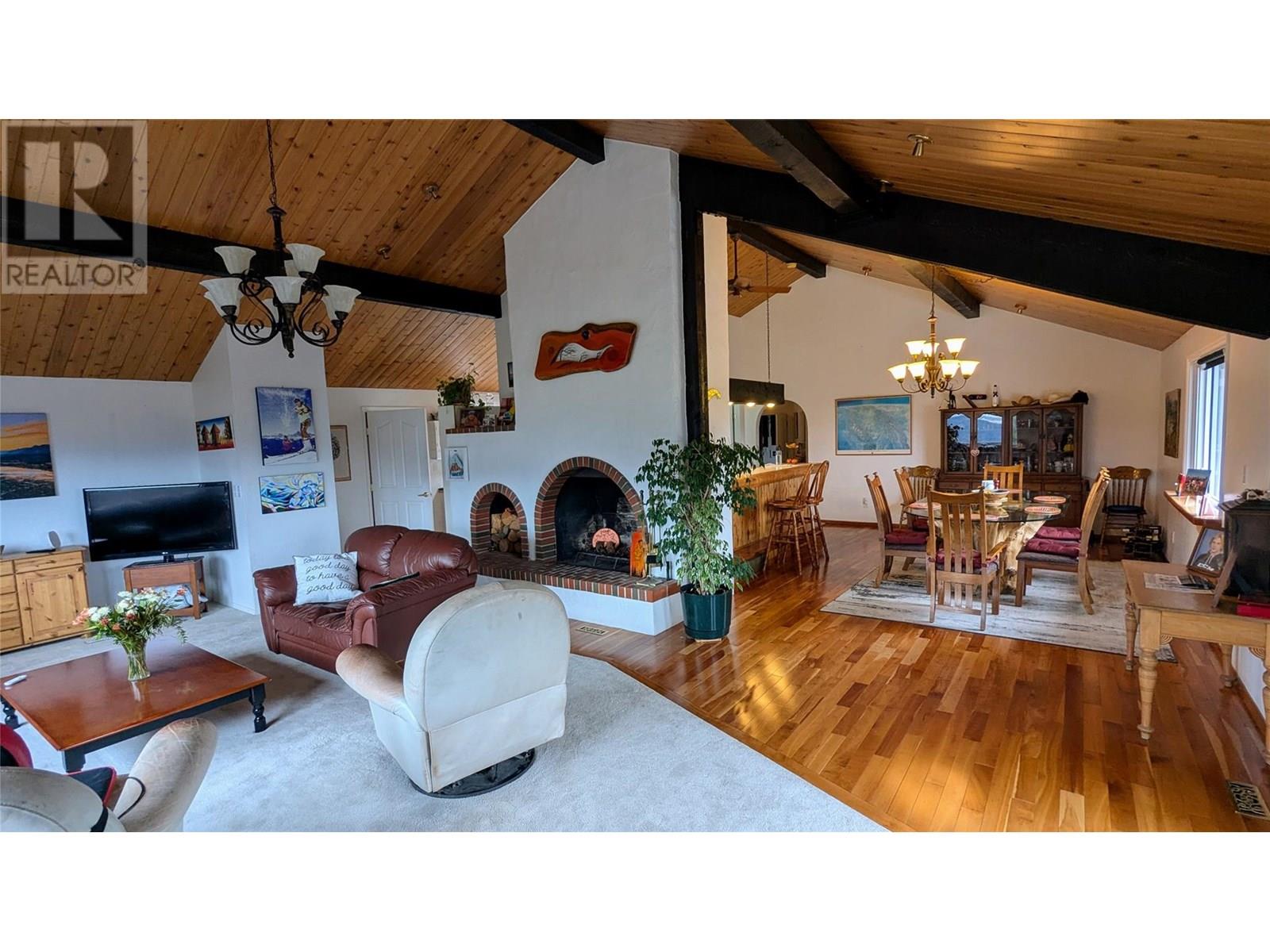 5761 Lautrup Road, Edgewater, British Columbia  V0A 1E0 - Photo 12 - 10350968