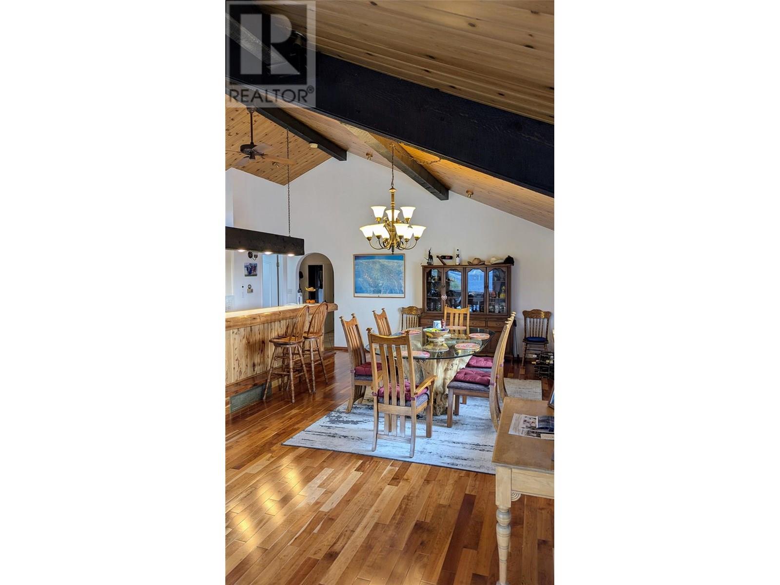 5761 Lautrup Road, Edgewater, British Columbia  V0A 1E0 - Photo 13 - 10350968