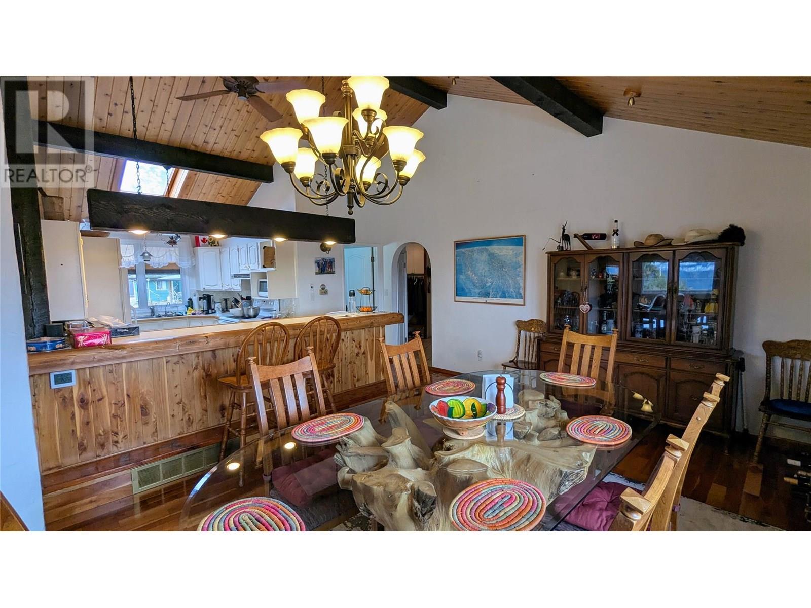 5761 Lautrup Road, Edgewater, British Columbia  V0A 1E0 - Photo 14 - 10350968